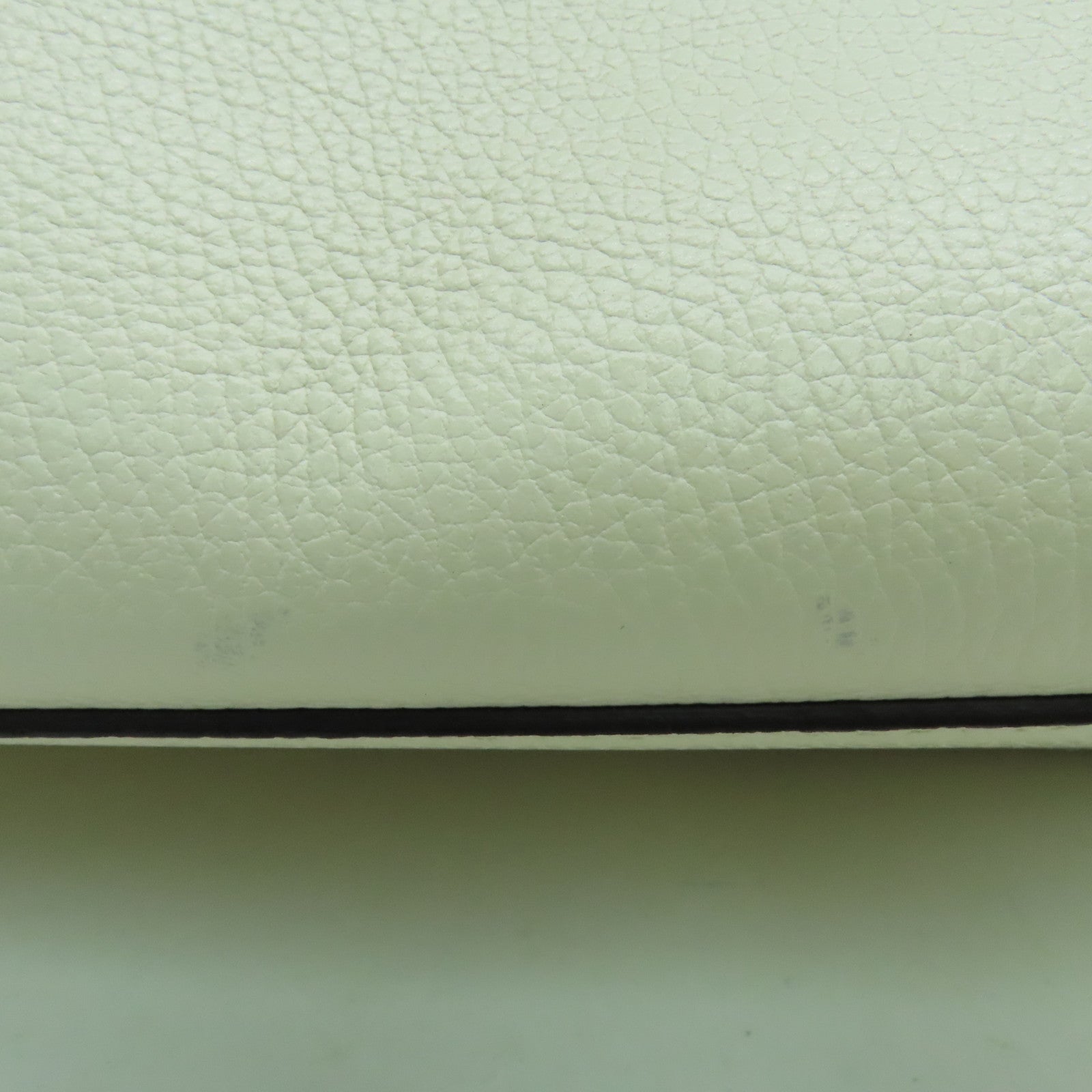 Furla 牛皮皮革Margherita金扣手挽袋白色/米色