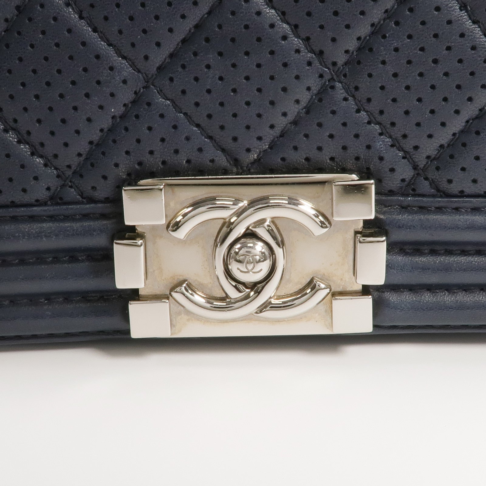 CHANEL 羊皮皮革Boy 28銀扣鏈帶肩背袋