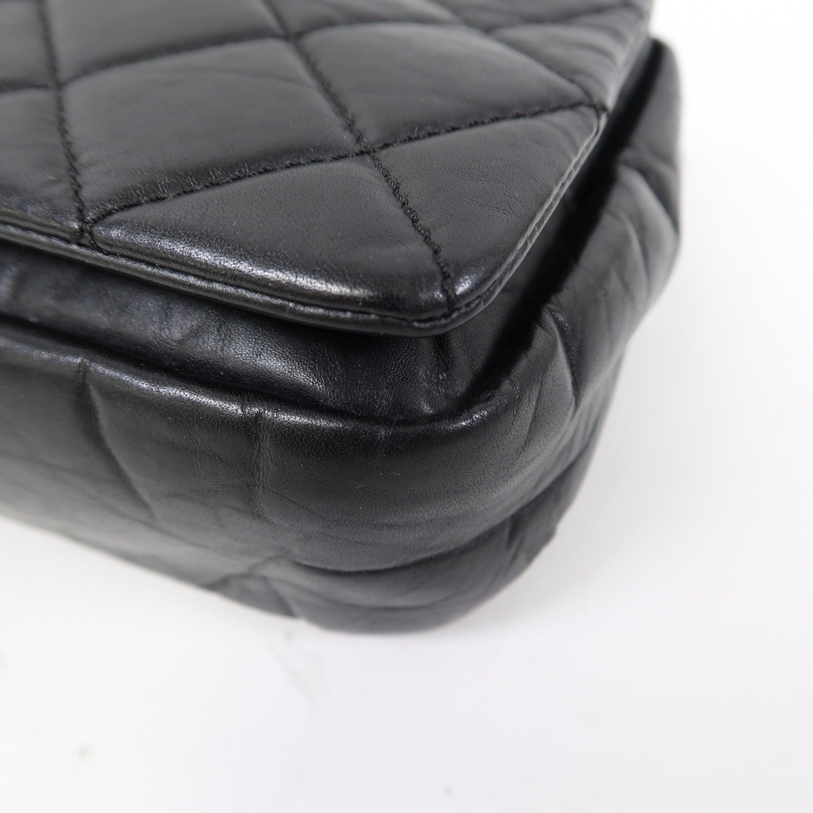 CHANEL 菱格牛皮皮革Chain Shoulder金扣鏈帶肩背袋黑色
