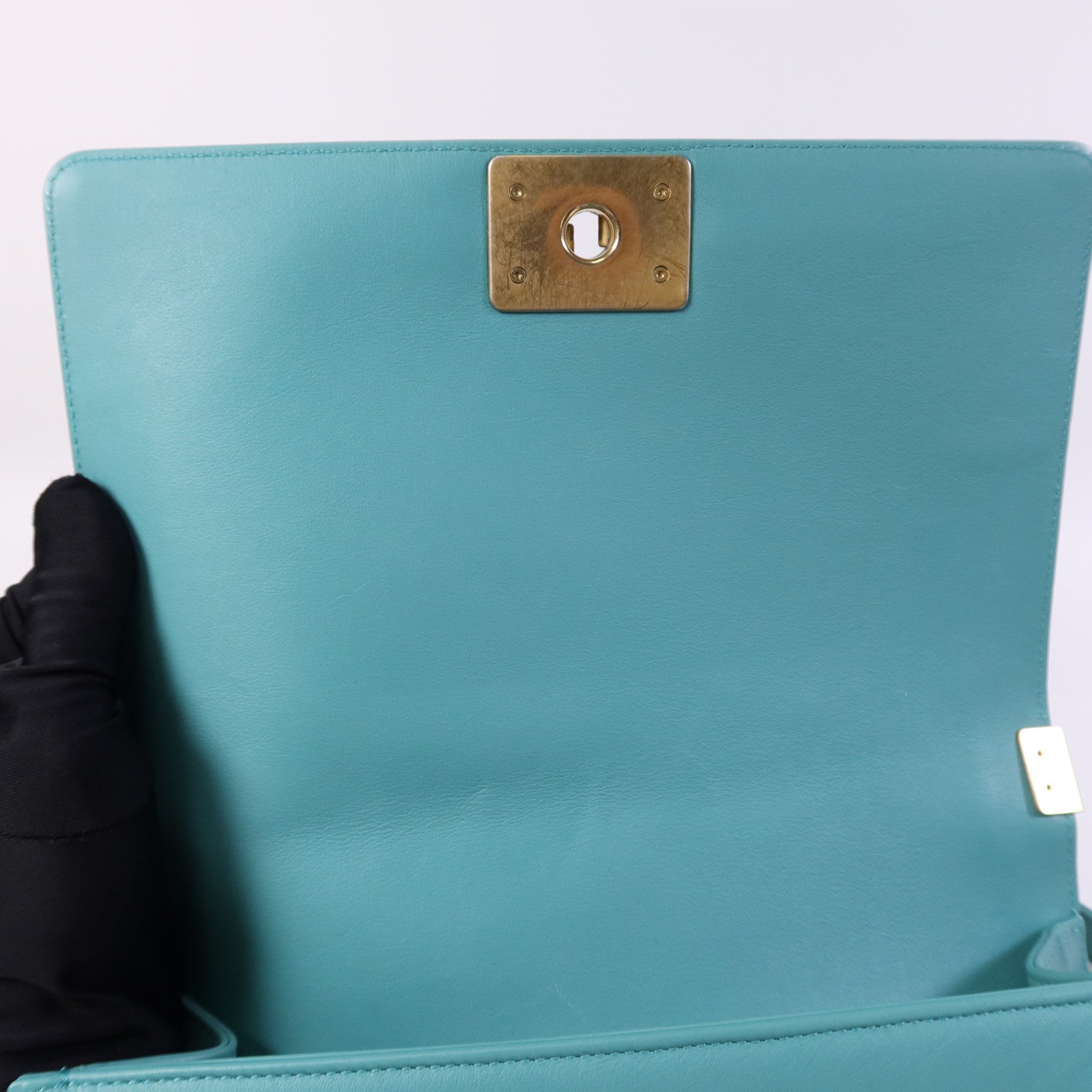 CHANEL 羊皮皮革Boy 25金扣鏈帶肩背袋