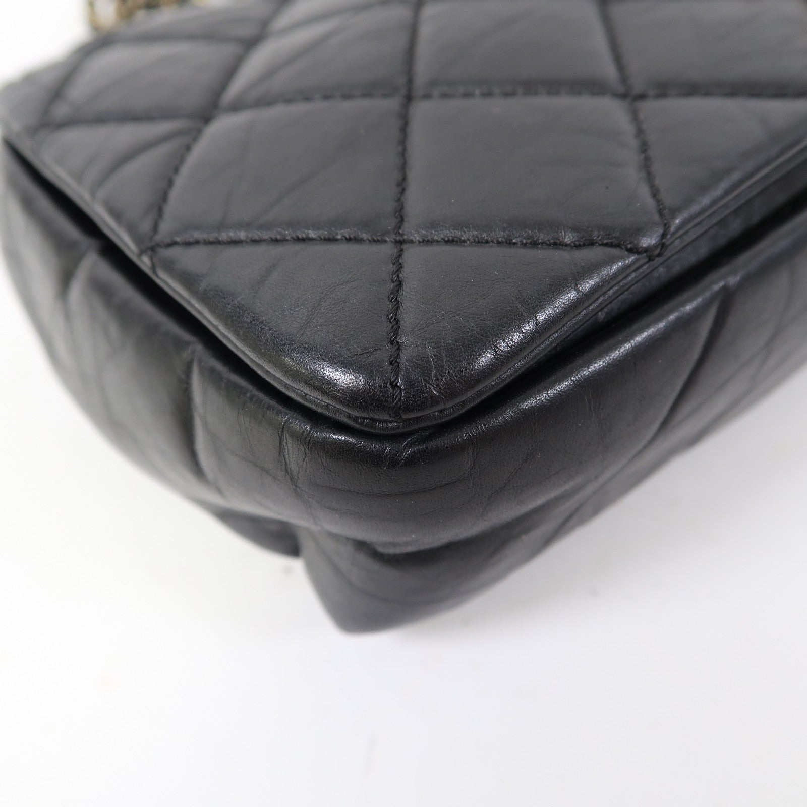 CHANEL 菱格牛皮皮革Chain Shoulder金扣鏈帶肩背袋黑色