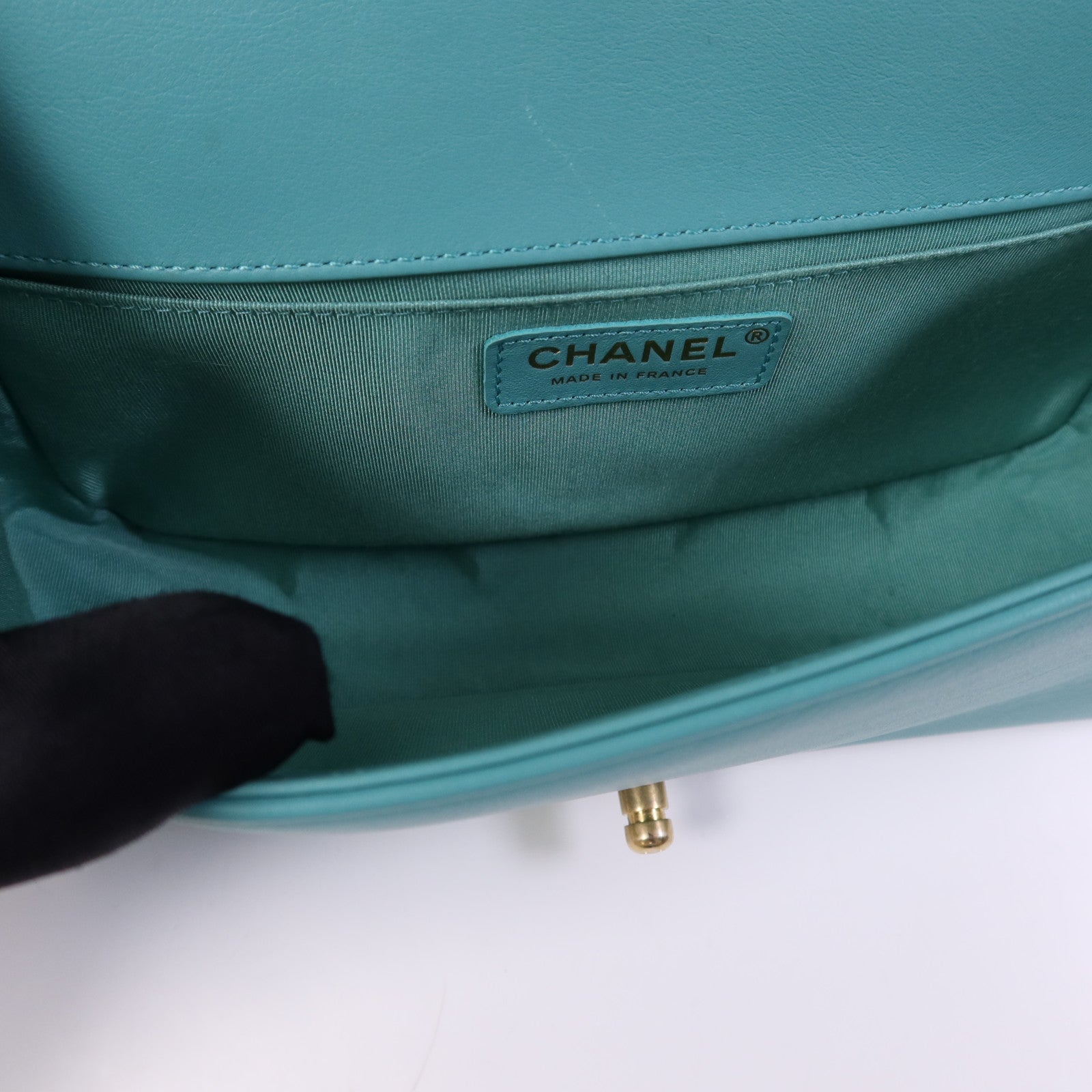 CHANEL 羊皮皮革Boy 25金扣鏈帶肩背袋