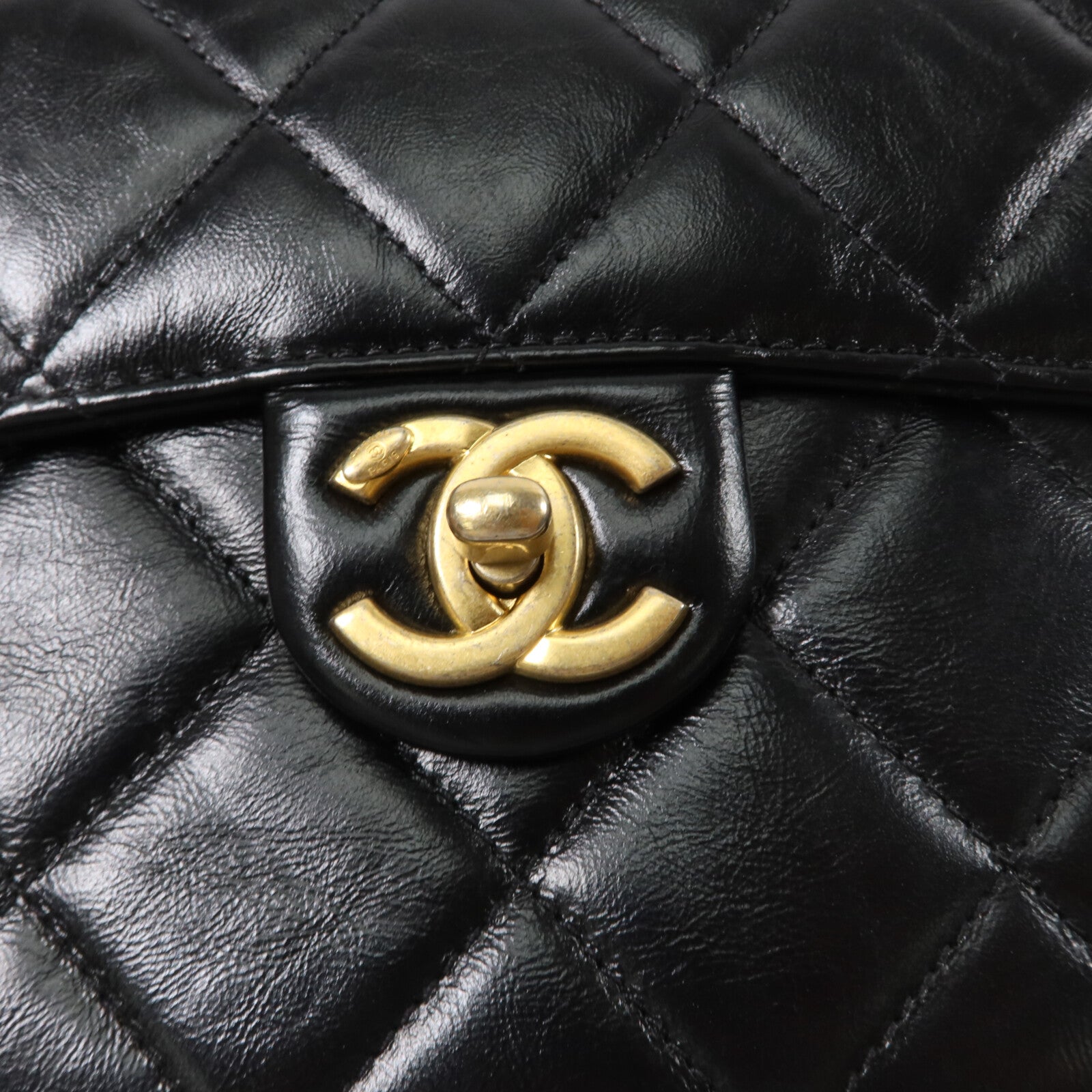 CHANEL 牛皮皮革CC Round Noon Messenger Bag鏈帶肩背袋