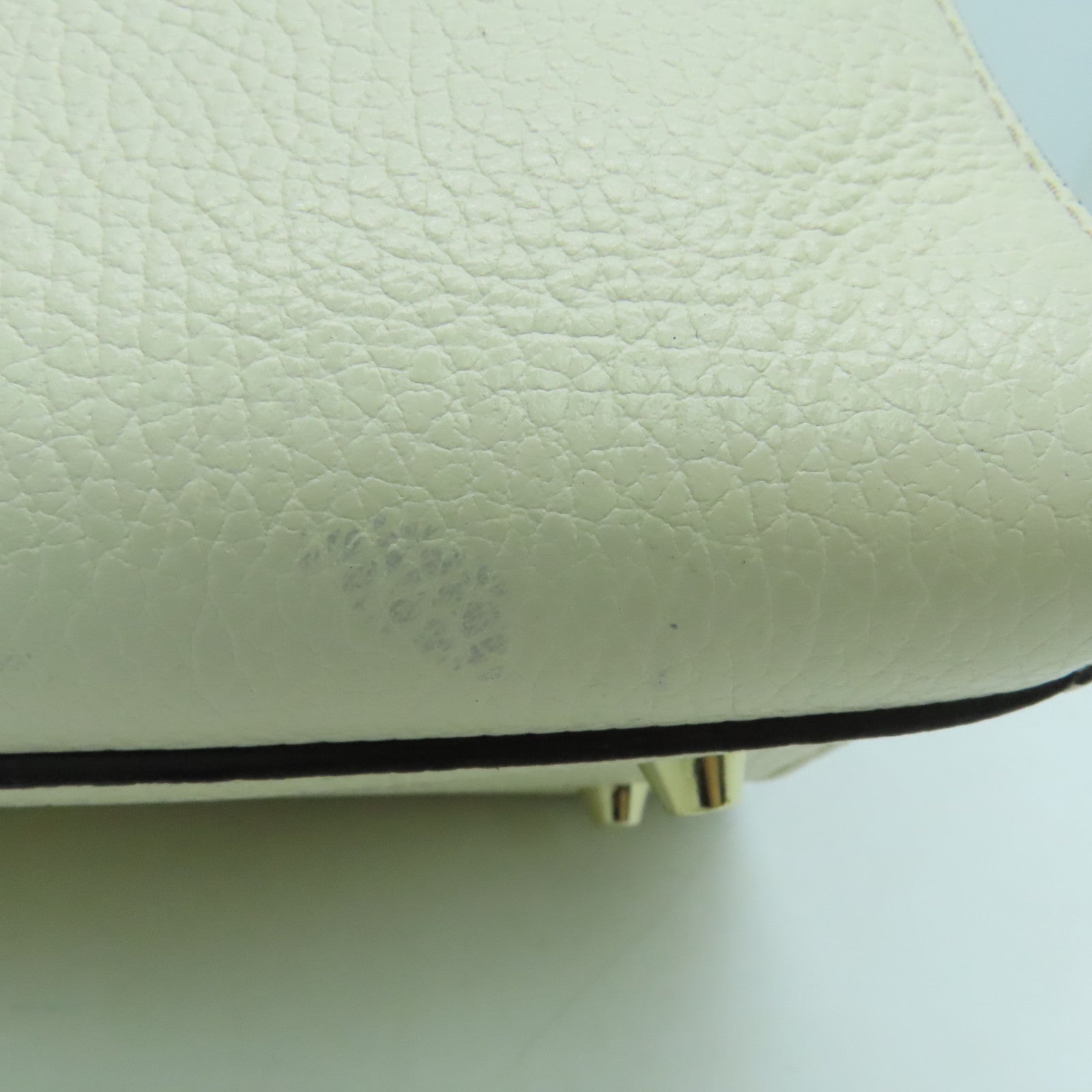 Furla 牛皮皮革Margherita金扣手挽袋白色/米色