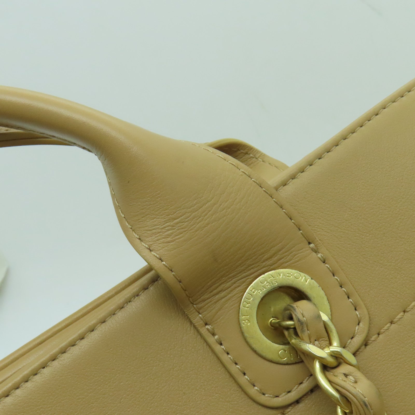 CHANEL 【激減優惠】牛皮皮革Deauville Tote金扣手挽袋米色