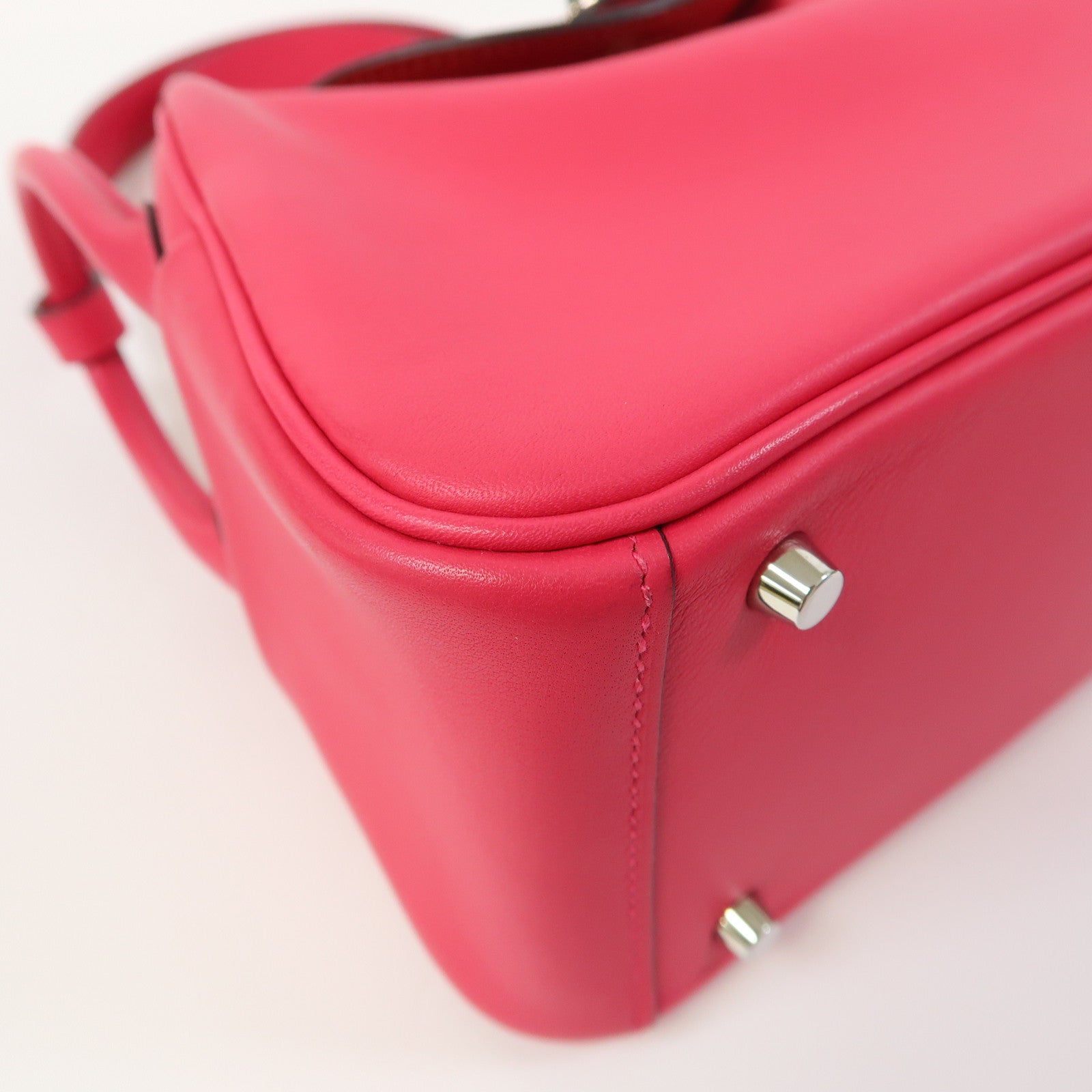 HERMES Swift皮革Mini Lindy銀扣肩背袋粉紅色