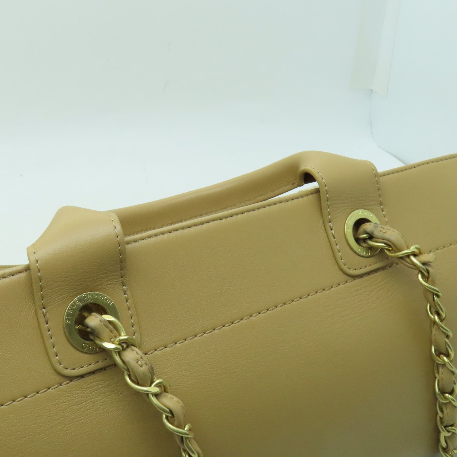 CHANEL 【激減優惠】牛皮皮革Deauville Tote金扣手挽袋米色