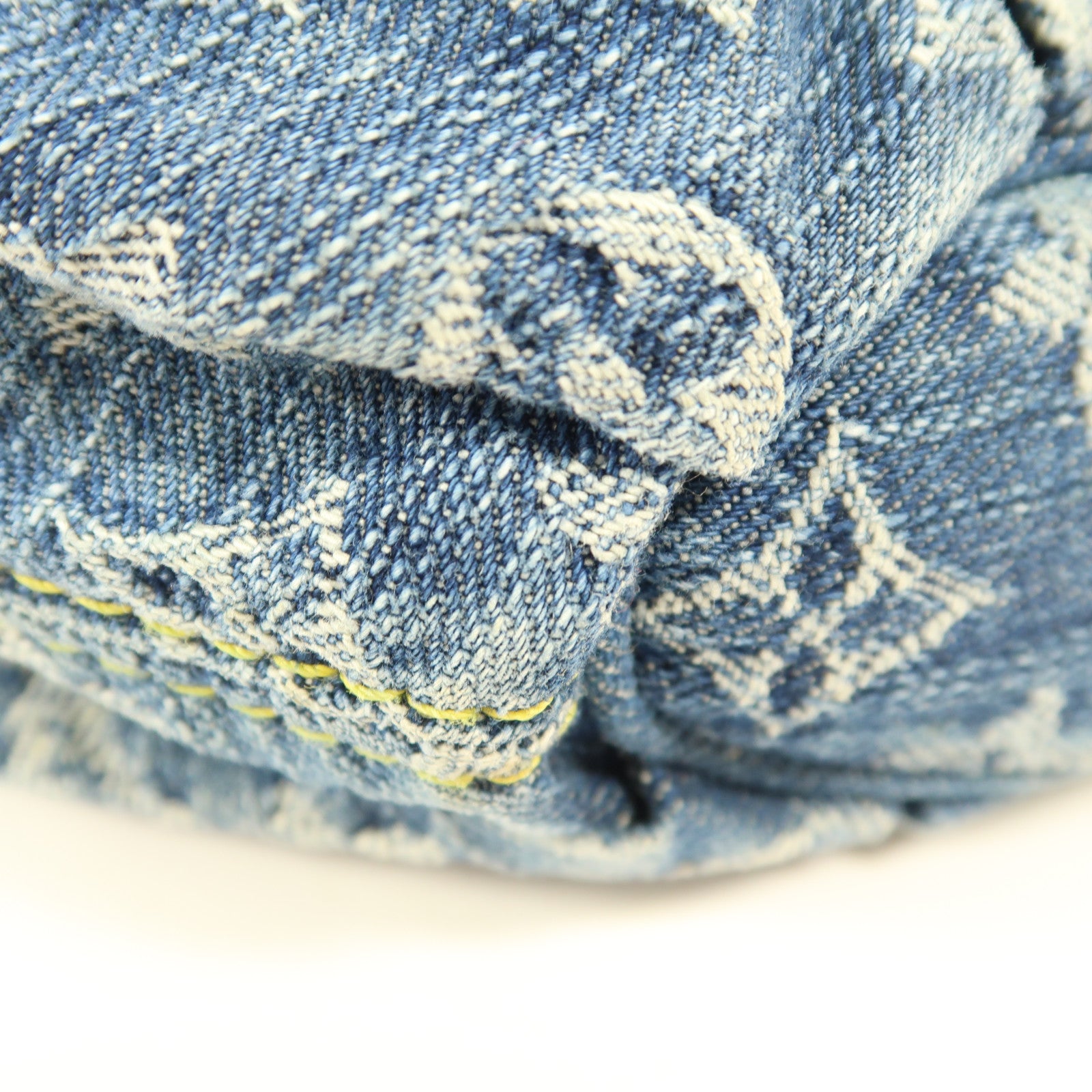 LOUIS VUITTON Monogram Denim Pleaty金扣手挽袋