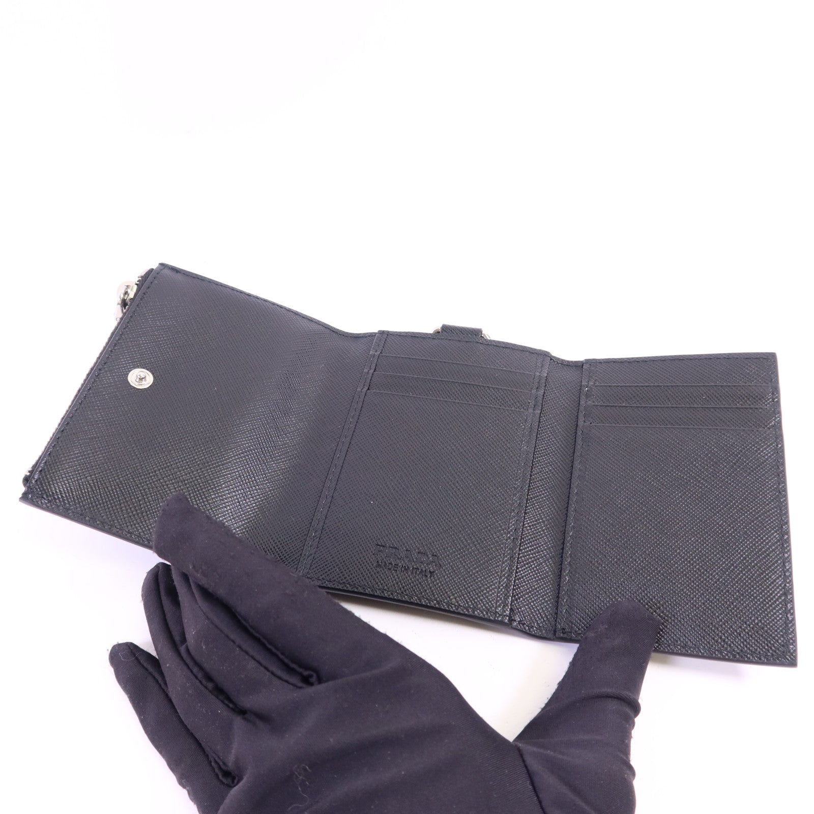 PRADA Saffiano皮革Trifold Wallet銀扣錢包