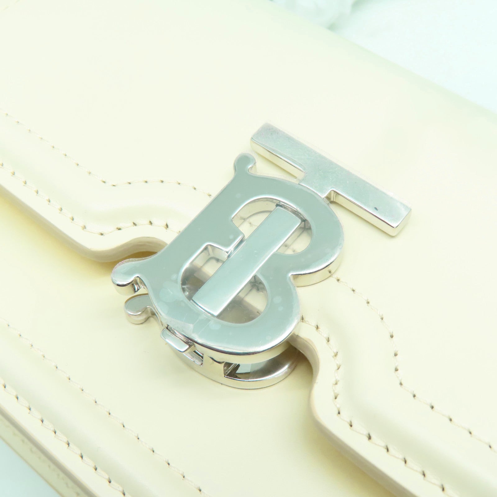 BURBERRY 【激減優惠】牛皮皮革Shoulder Bag銀扣鏈帶肩背袋米白色