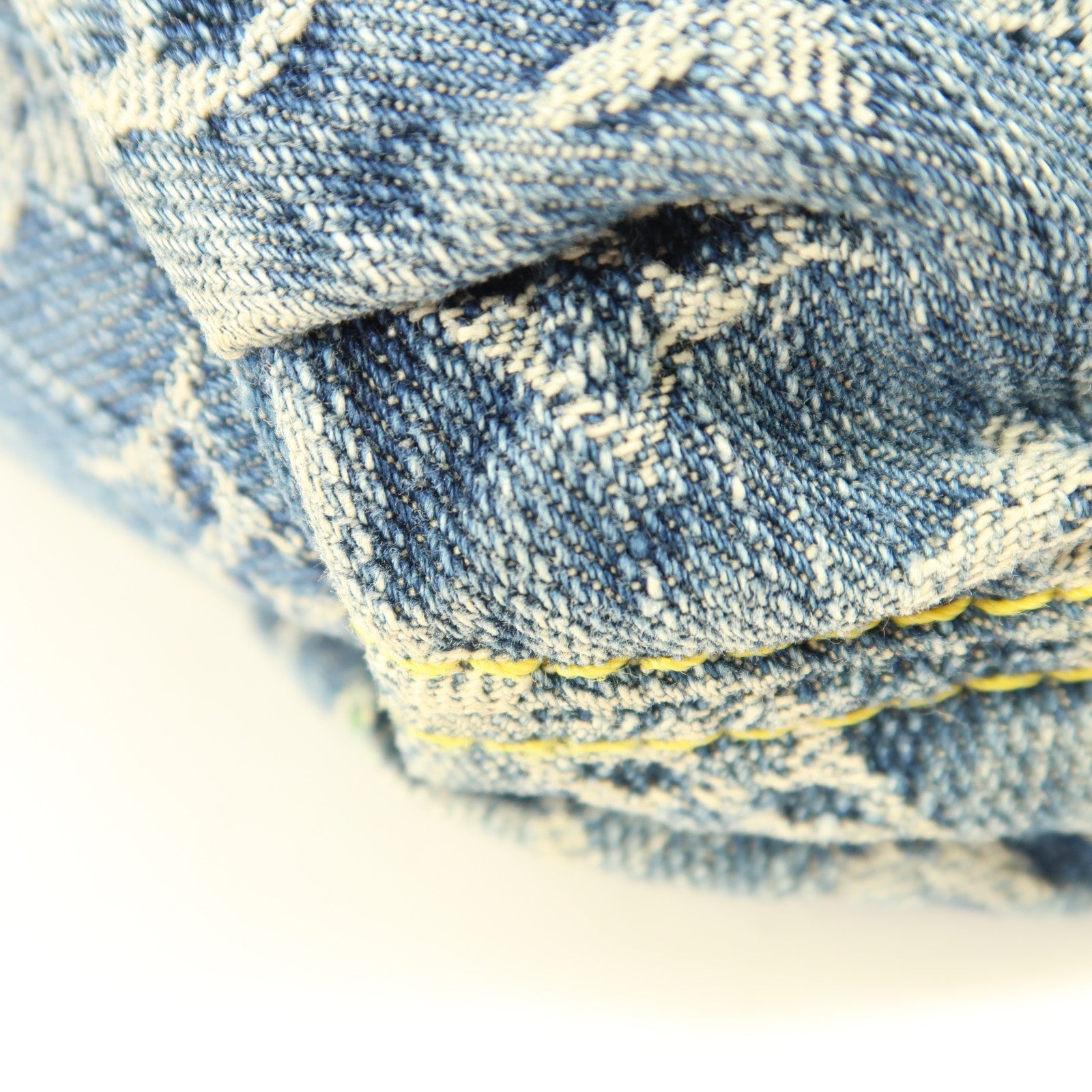 LOUIS VUITTON Monogram Denim Pleaty金扣手挽袋