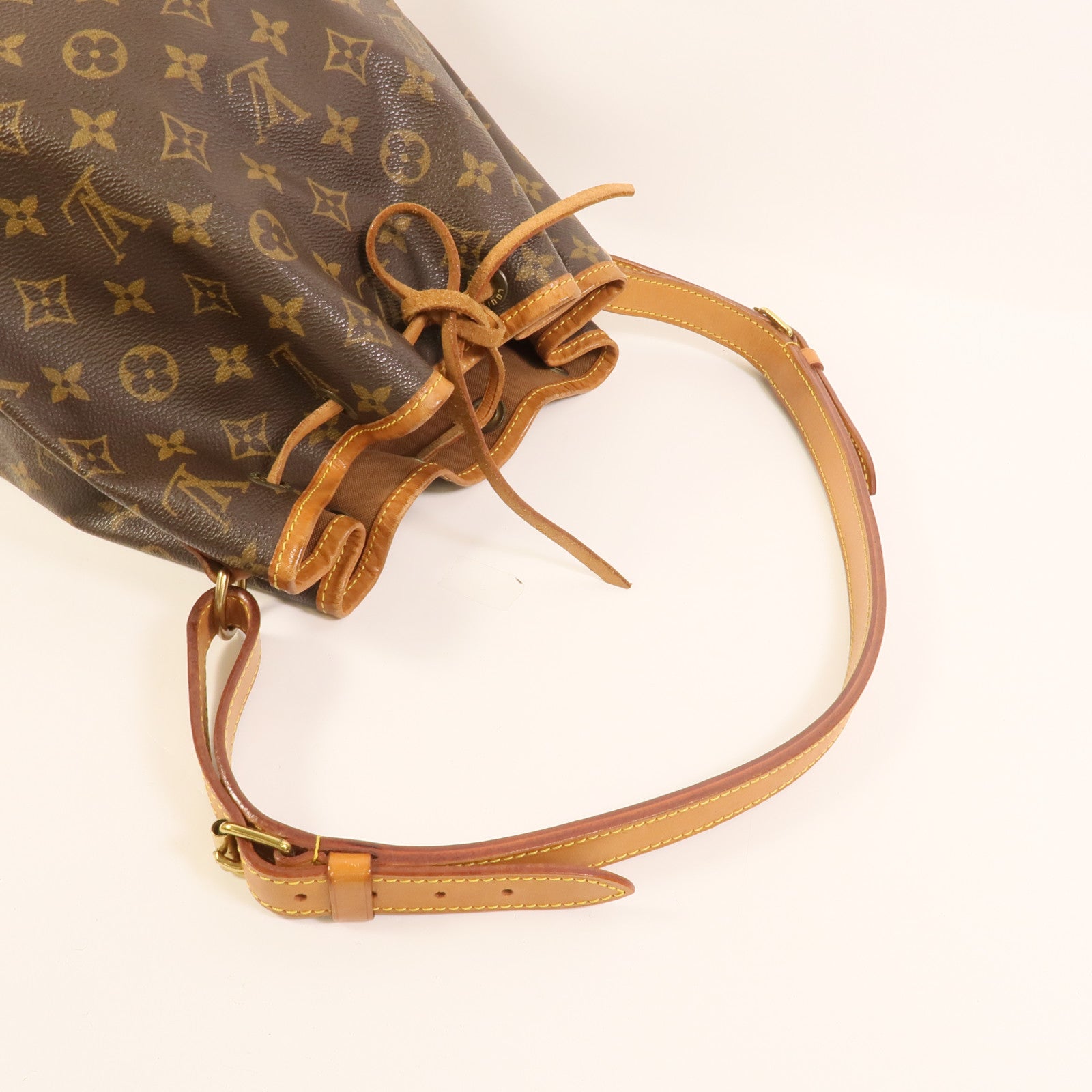 LOUIS VUITTON Monogram Petit Noe金扣肩背袋棕色