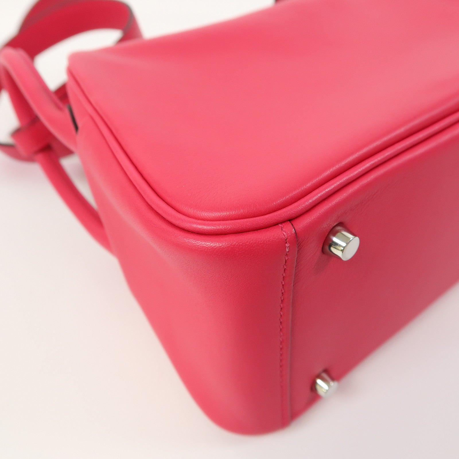 HERMES Swift皮革Mini Lindy銀扣肩背袋粉紅色