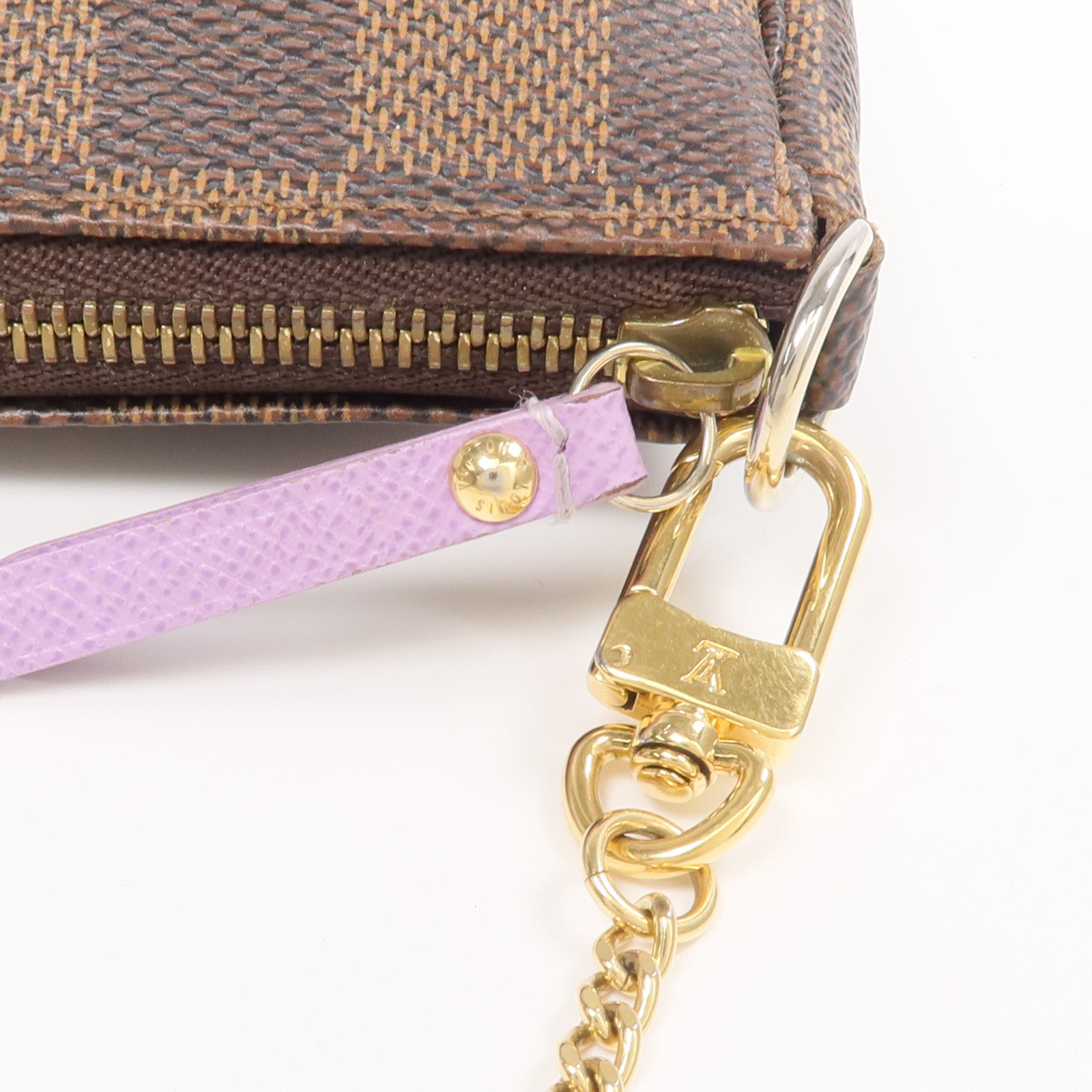 LOUIS VUITTON Damier Mini Pochette Accessoire金扣拉鏈手挽袋