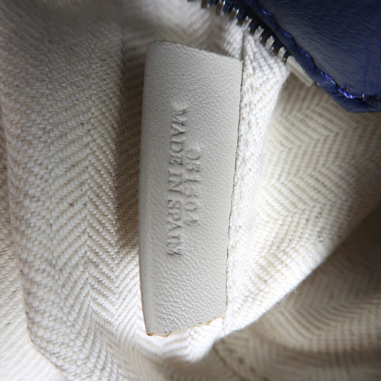 LOEWE 牛皮皮革Puzzle Large銀扣手挽肩背兩用袋