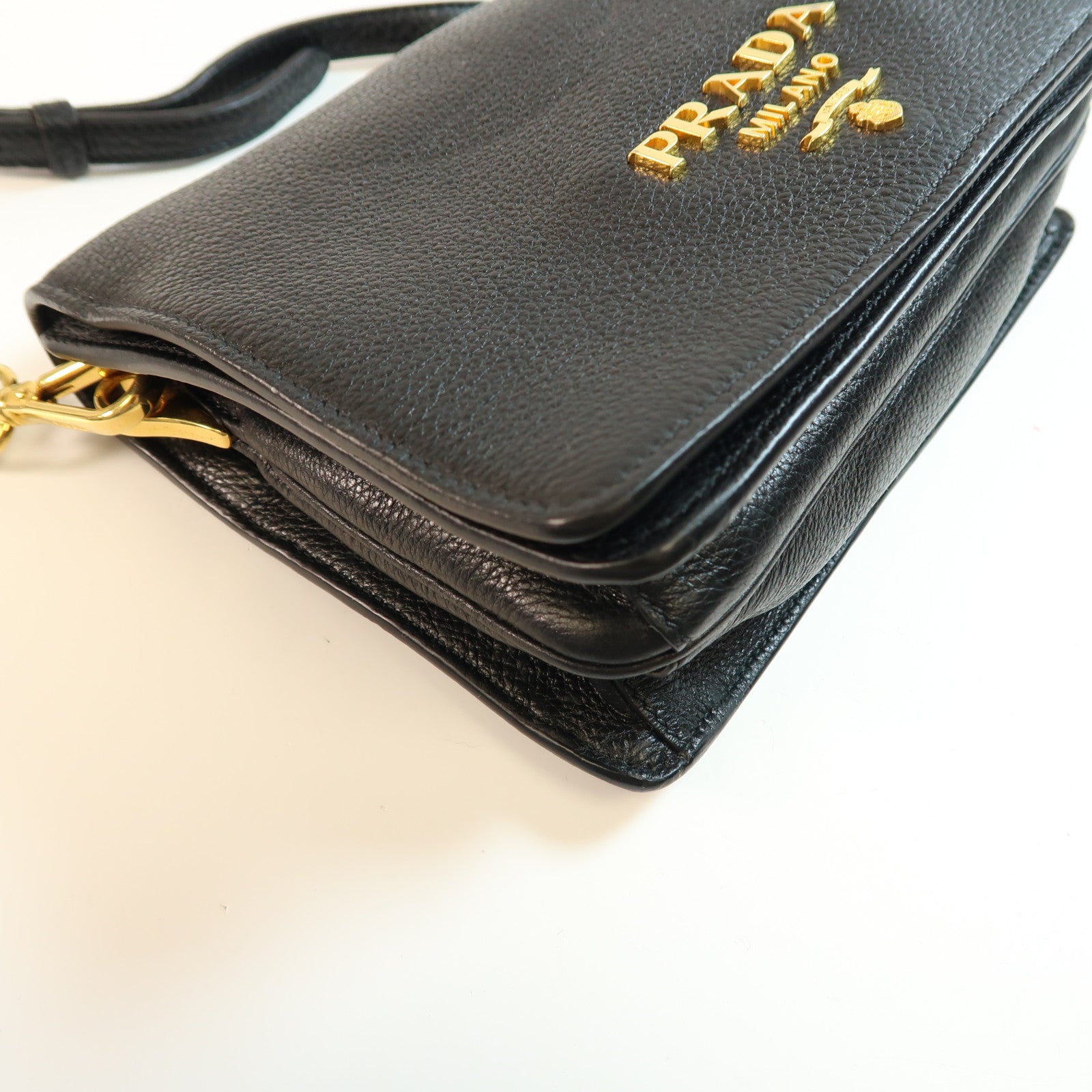 PRADA 牛皮皮革Shoulder Bag金扣肩背袋