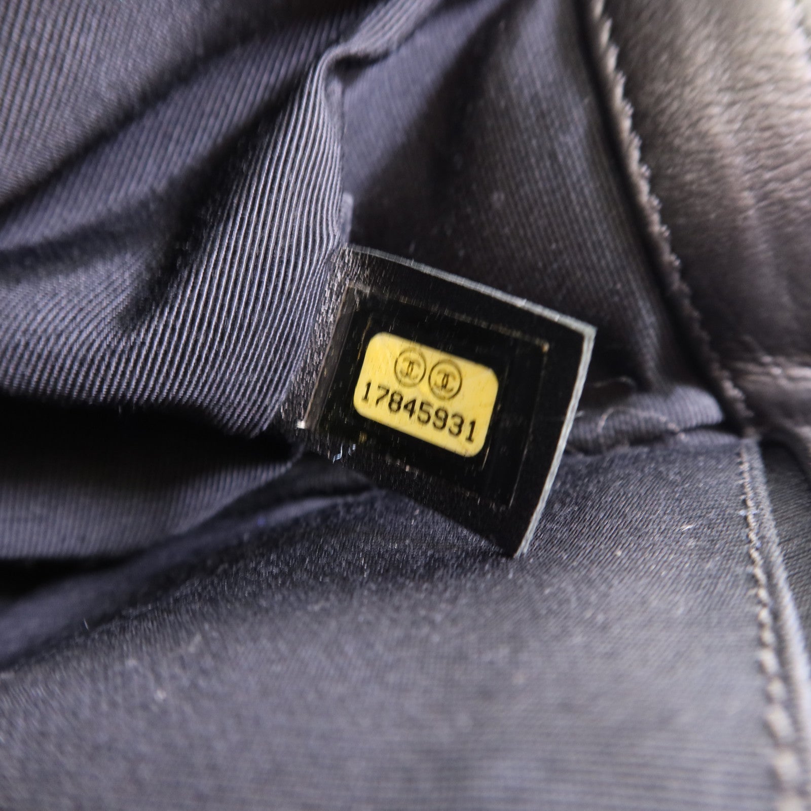 CHANEL 牛皮皮革Boy 25鏈帶肩背袋