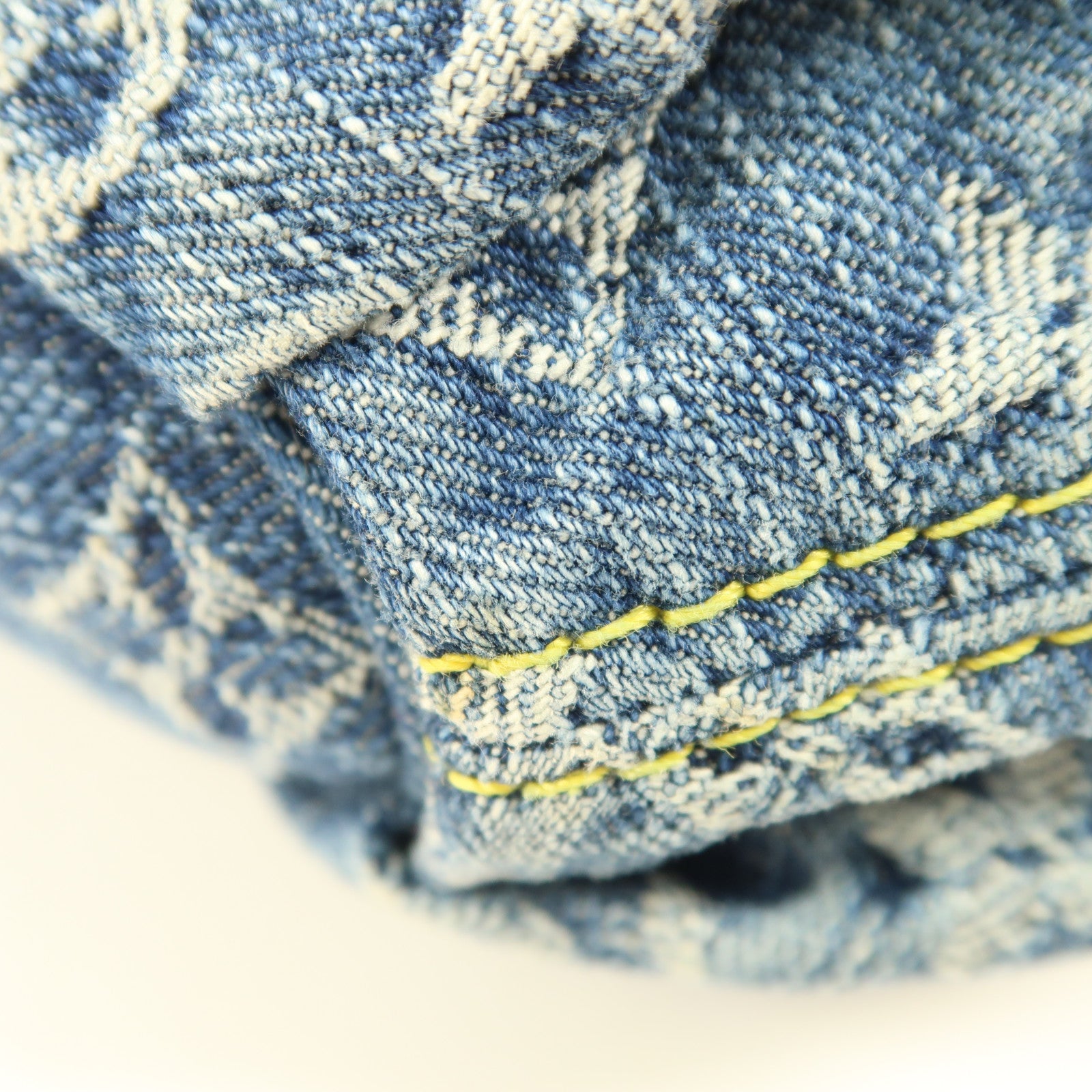 LOUIS VUITTON Monogram Denim Pleaty金扣手挽袋