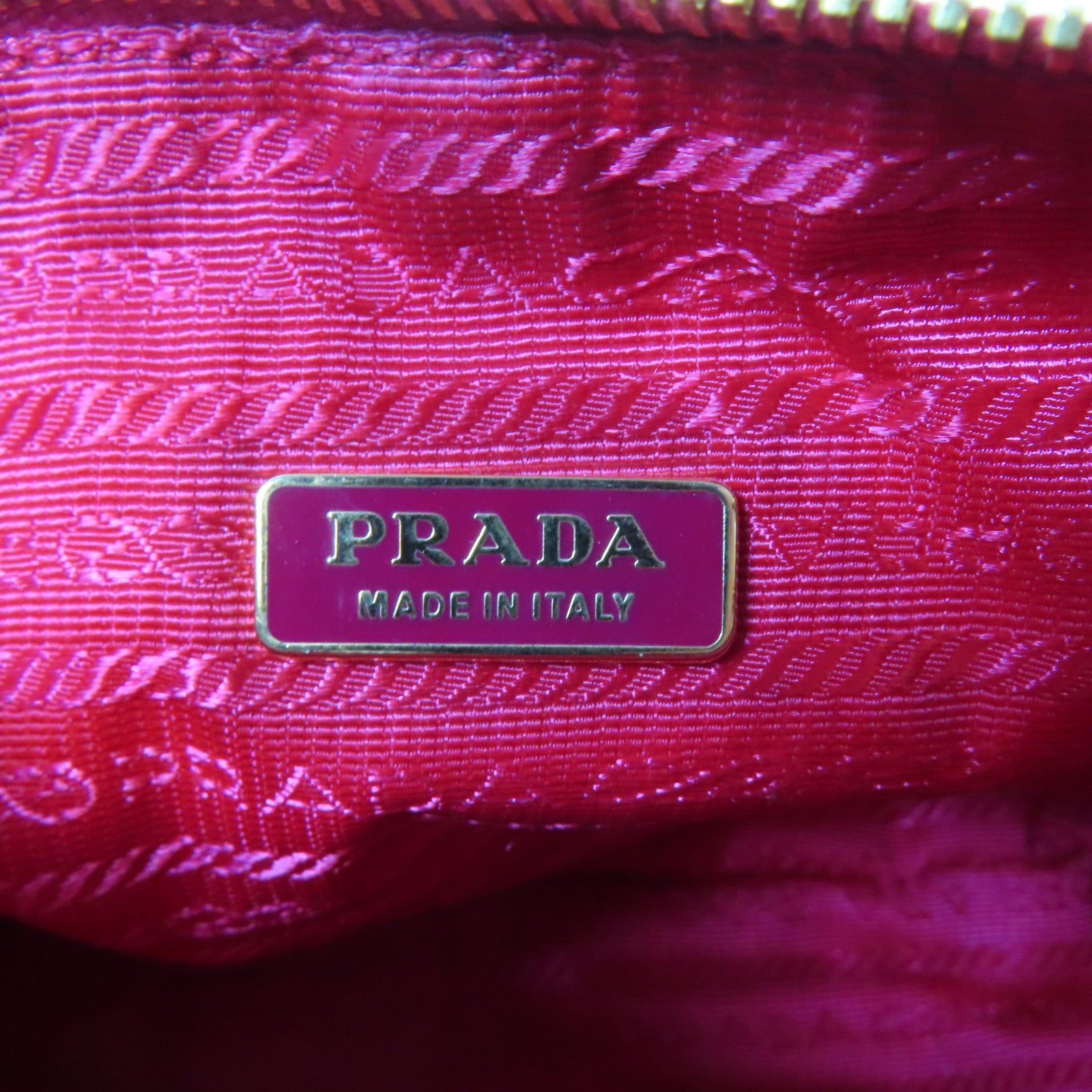 PRADA 尼龍Pouch金扣手拿包海棠色