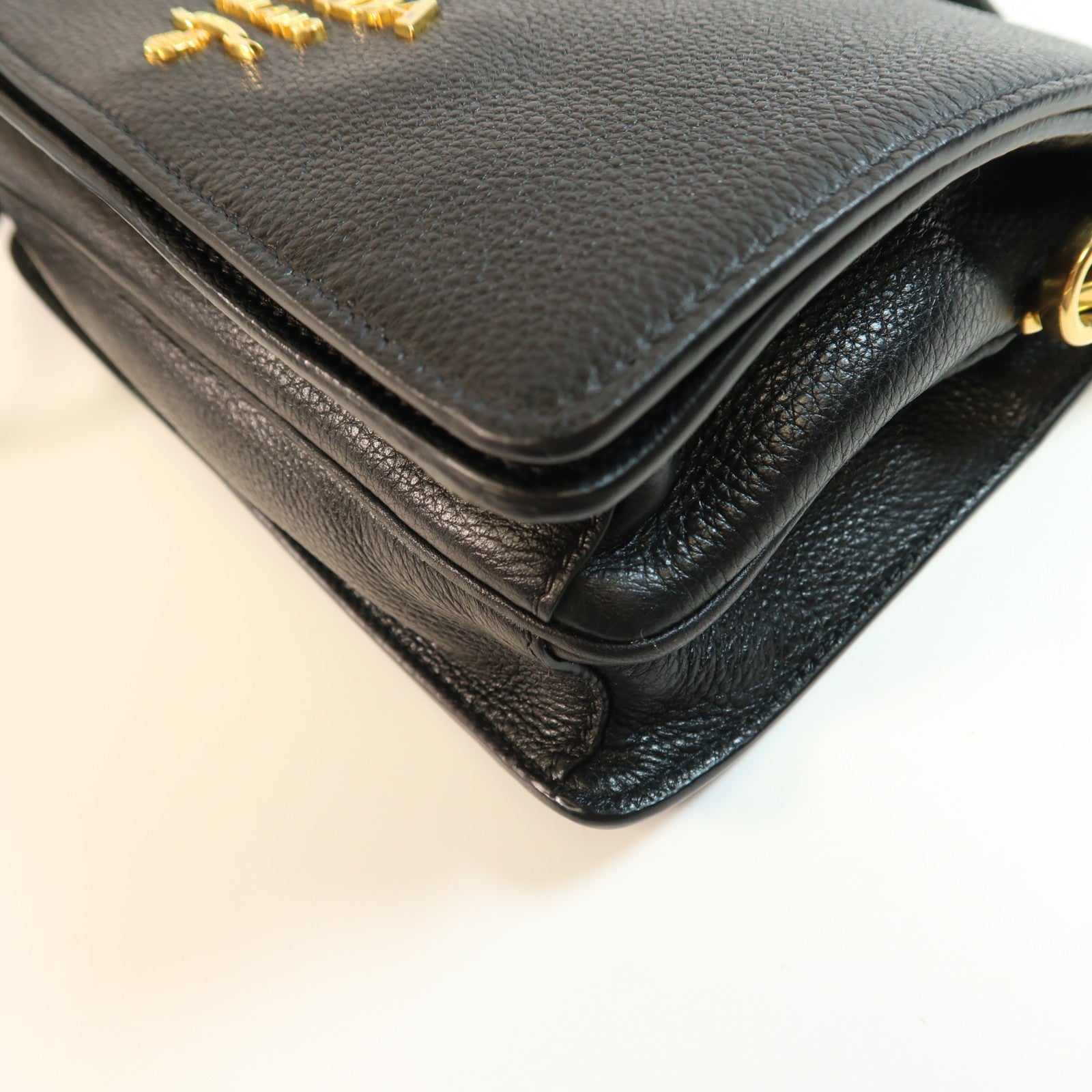 PRADA 牛皮皮革Shoulder Bag金扣肩背袋