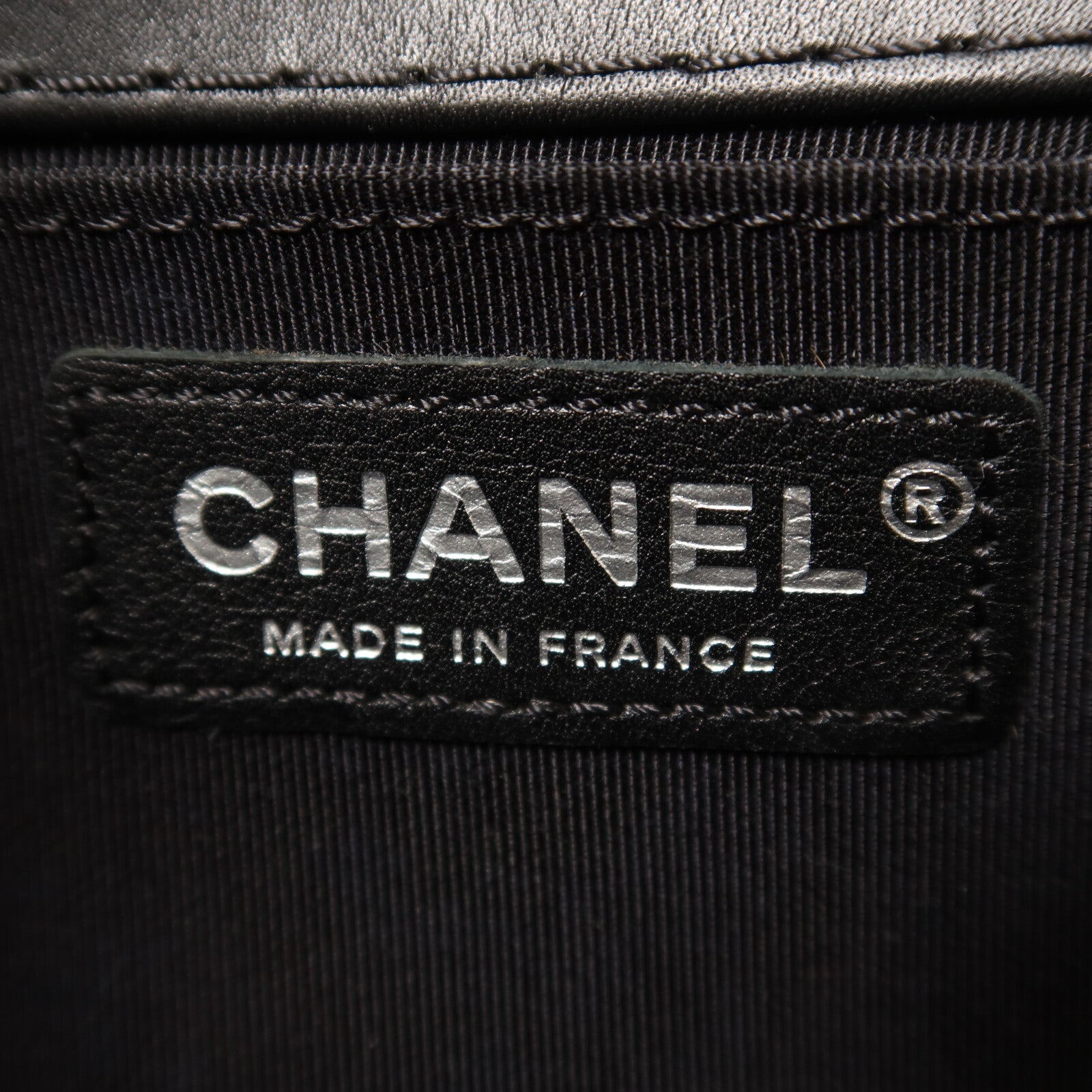 CHANEL 牛皮皮革Boy 20銀扣鏈帶肩背袋