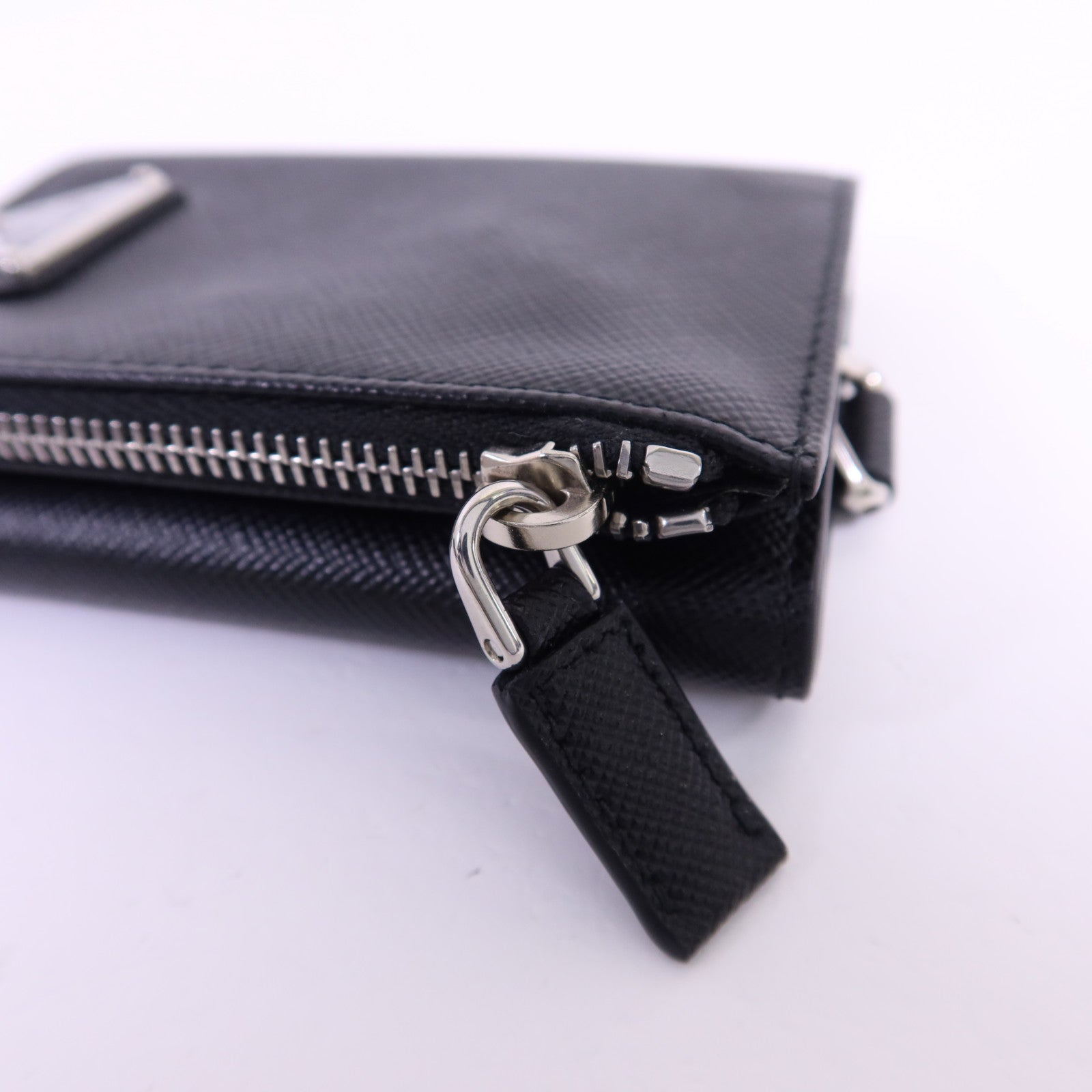 PRADA Saffiano皮革Trifold Wallet銀扣錢包