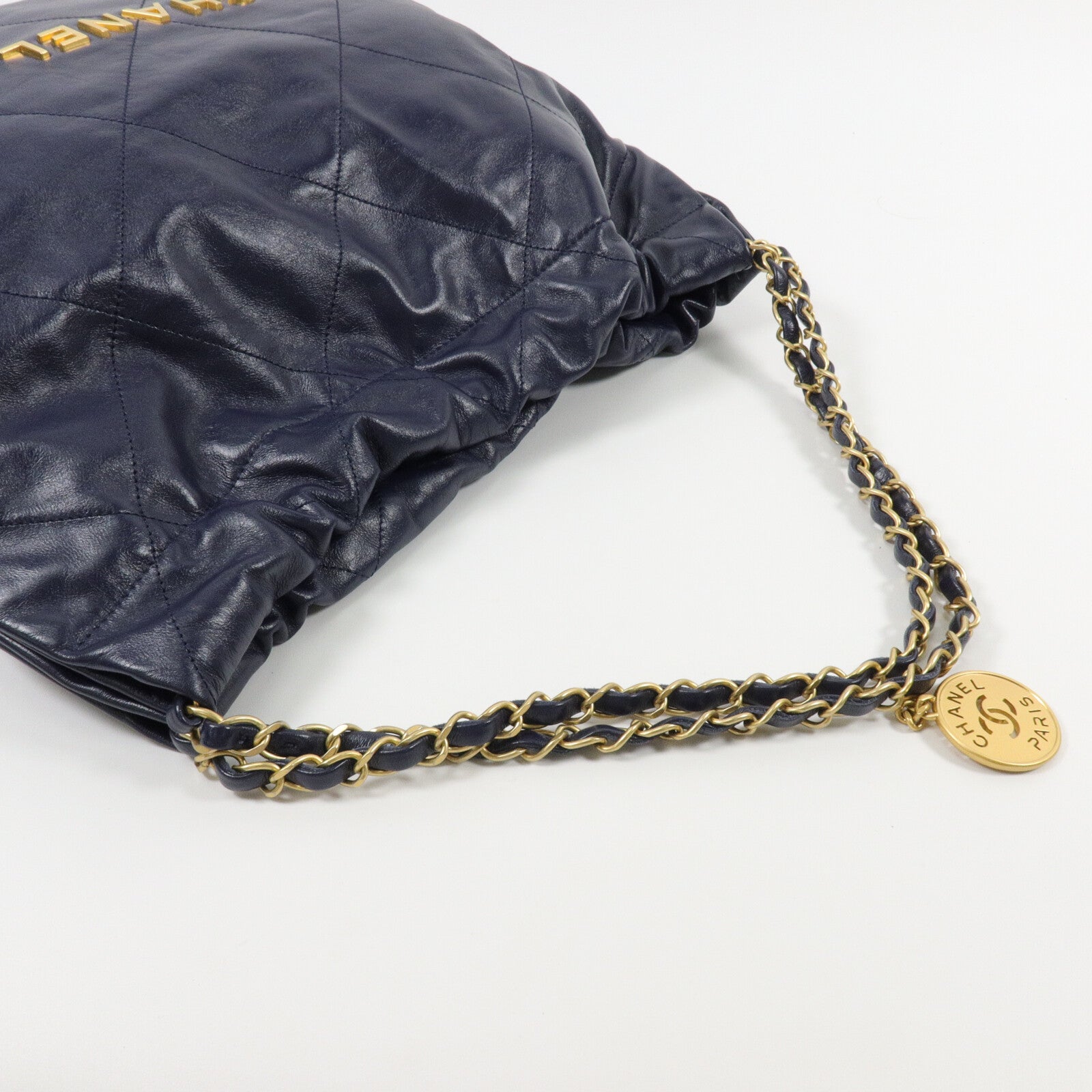 CHANEL 牛皮皮革Chanel 22 Medium鏈帶肩背袋