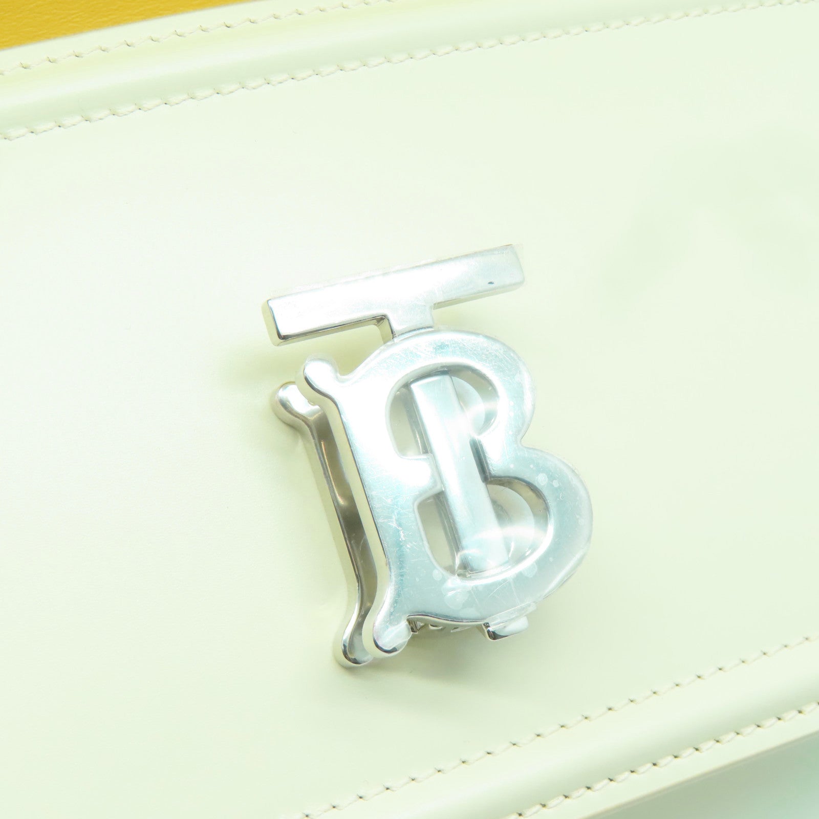 BURBERRY 【激減優惠】牛皮皮革Shoulder Bag銀扣鏈帶肩背袋米白色