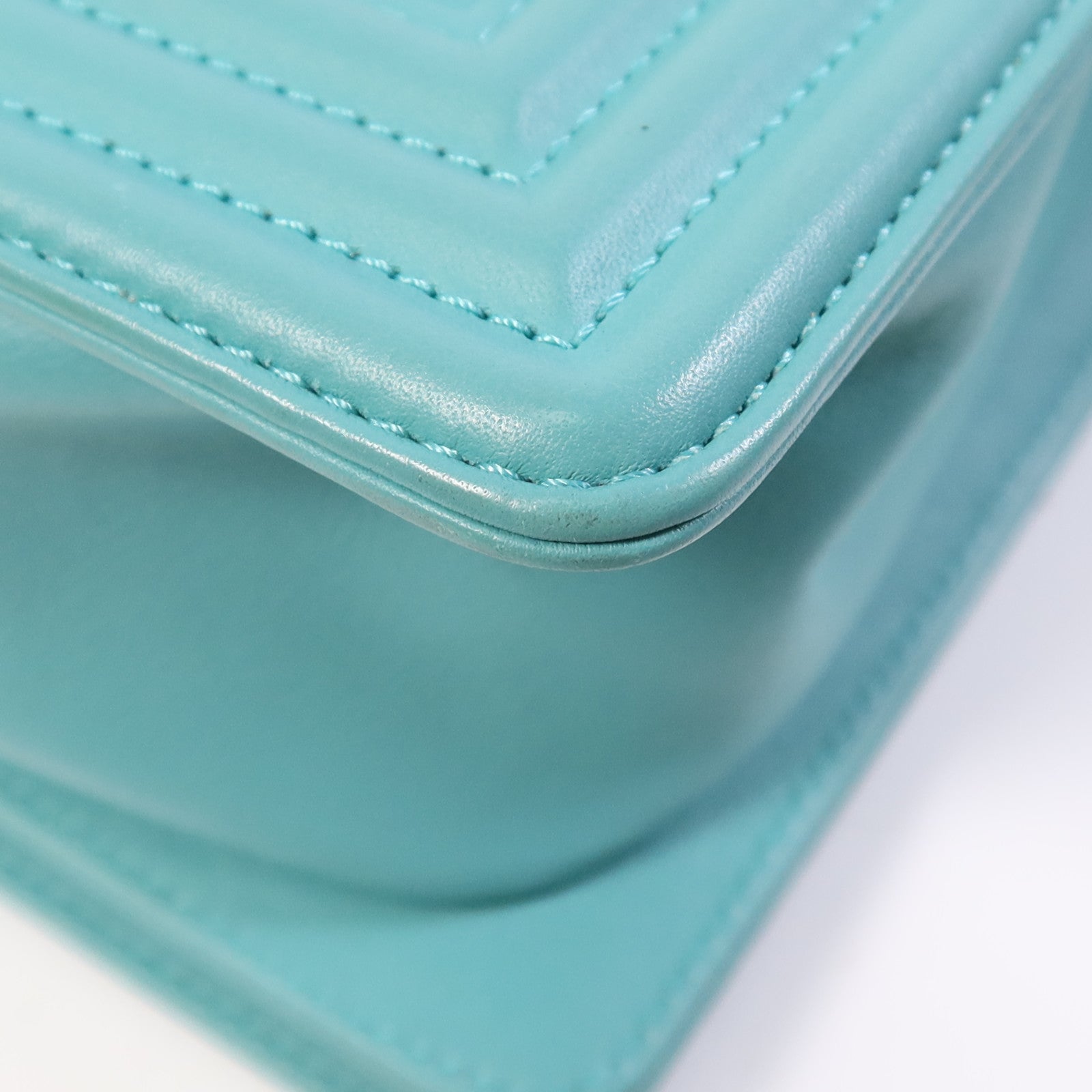 CHANEL 羊皮皮革Boy 25金扣鏈帶肩背袋