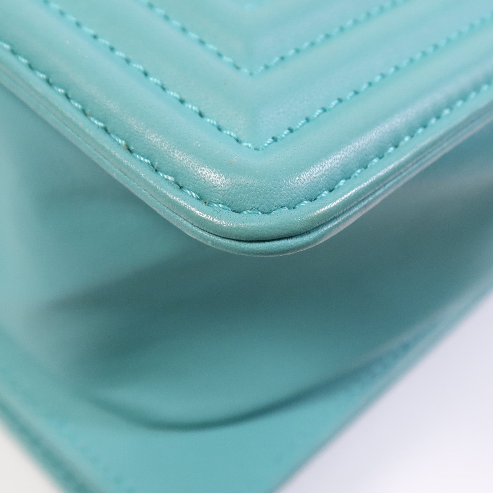 CHANEL 羊皮皮革Boy 25金扣鏈帶肩背袋