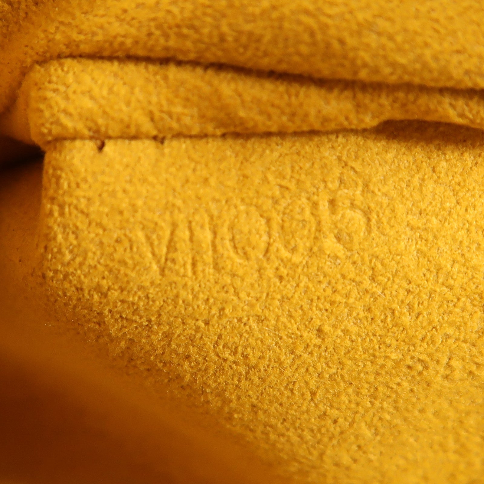 LOUIS VUITTON Monogram Denim Pleaty金扣手挽袋