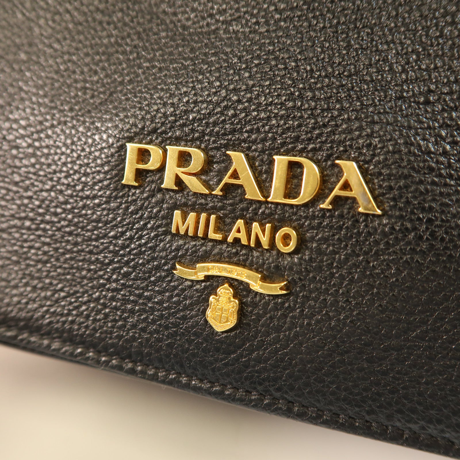 PRADA 牛皮皮革Shoulder Bag金扣肩背袋