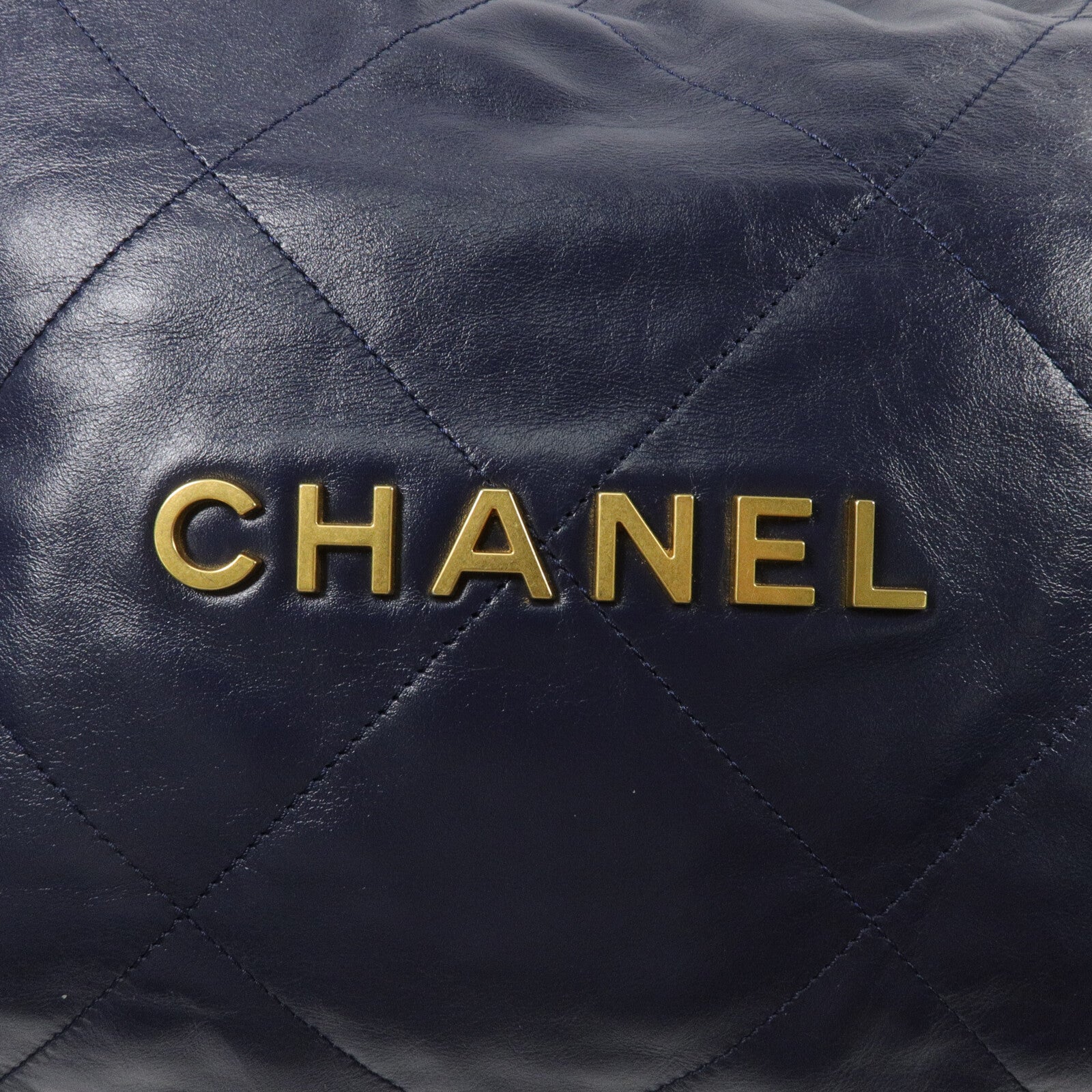 CHANEL 牛皮皮革Chanel 22 Medium鏈帶肩背袋