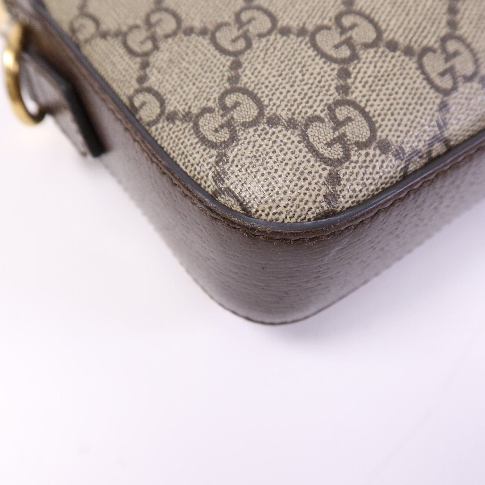GUCCI 塗層帆布GG Supreme Wristlet Crossbody Bag金扣肩背袋