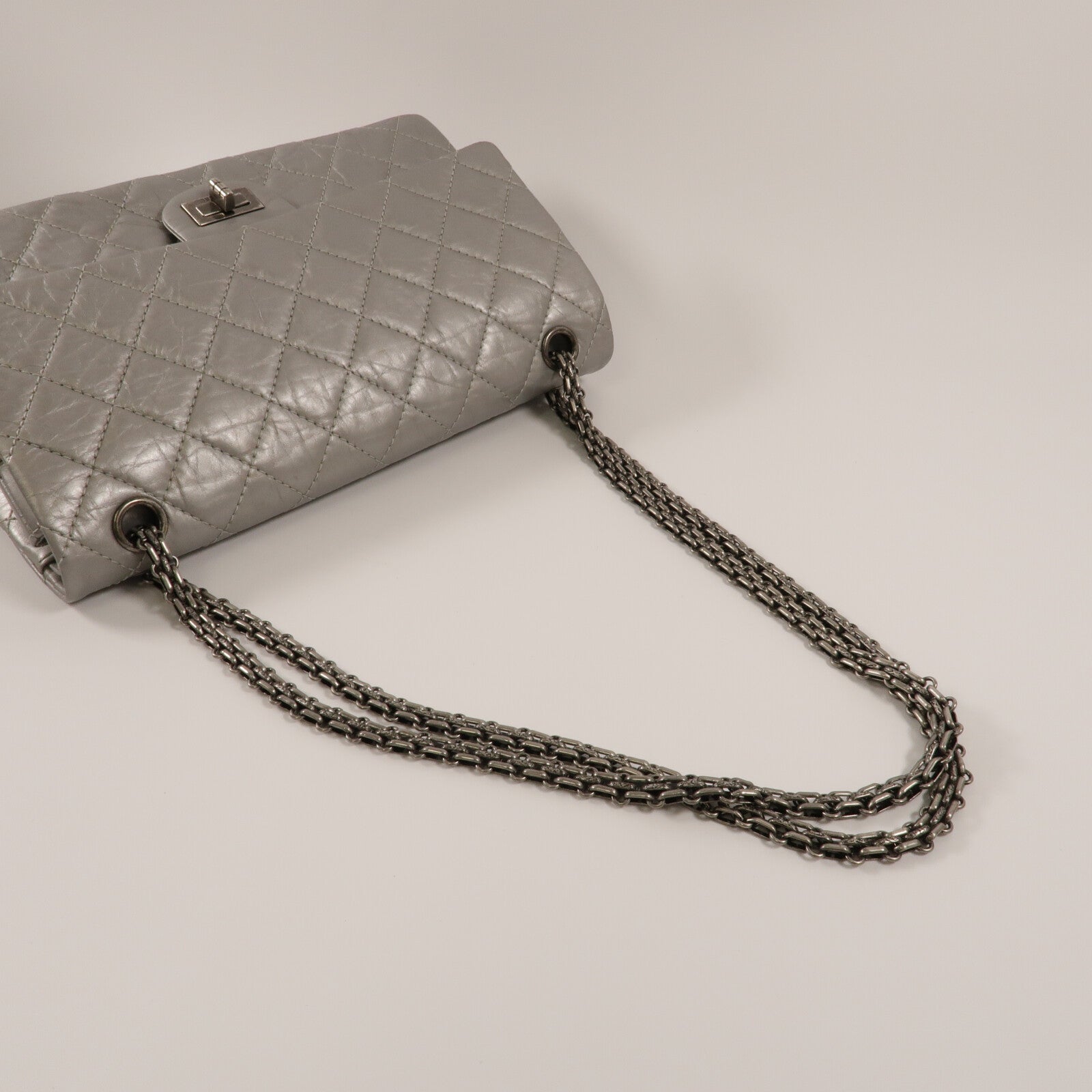 CHANEL 牛皮皮革2.55 Medium鏈帶肩背袋