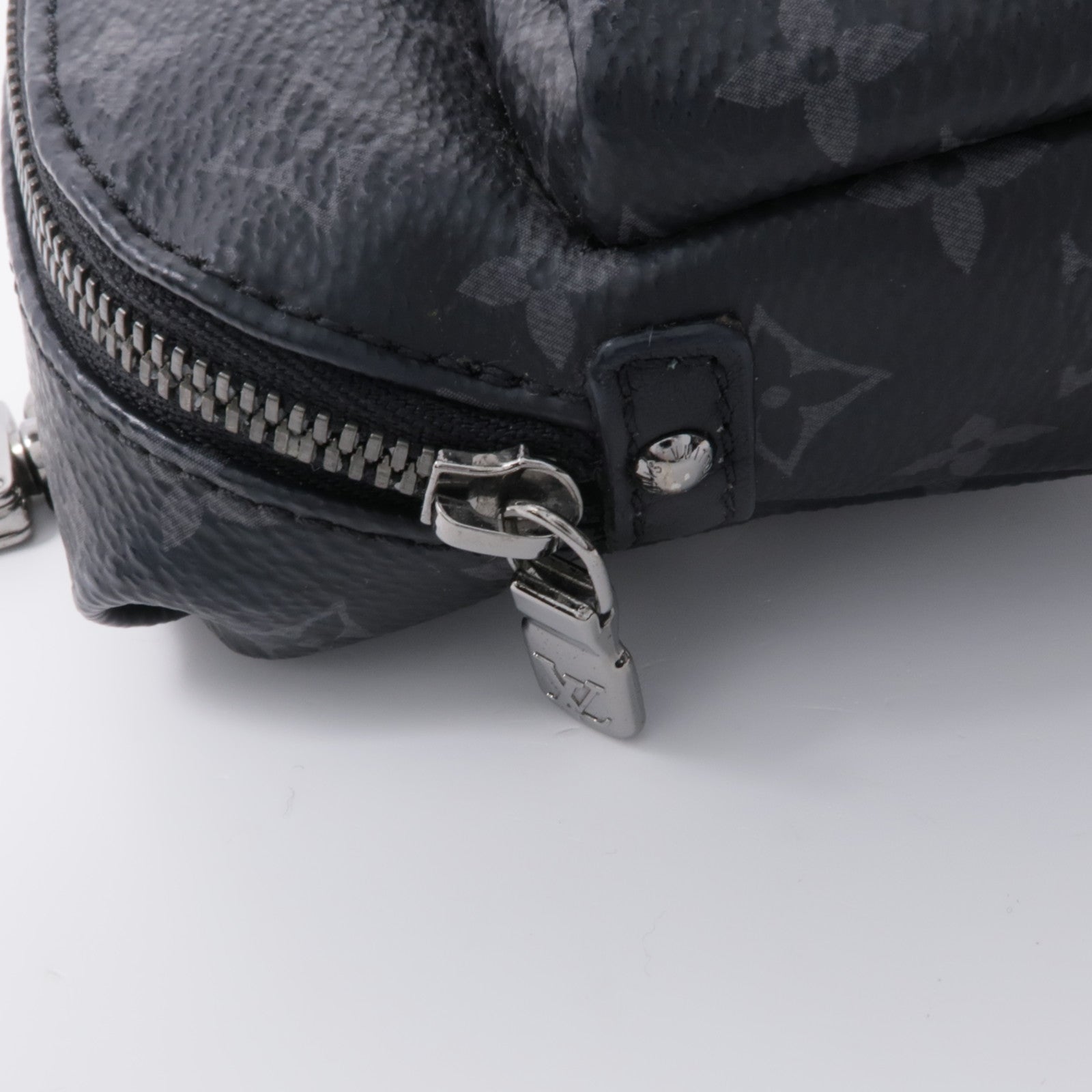 LOUIS VUITTON Monogram Eclipse Charm銀扣零錢包