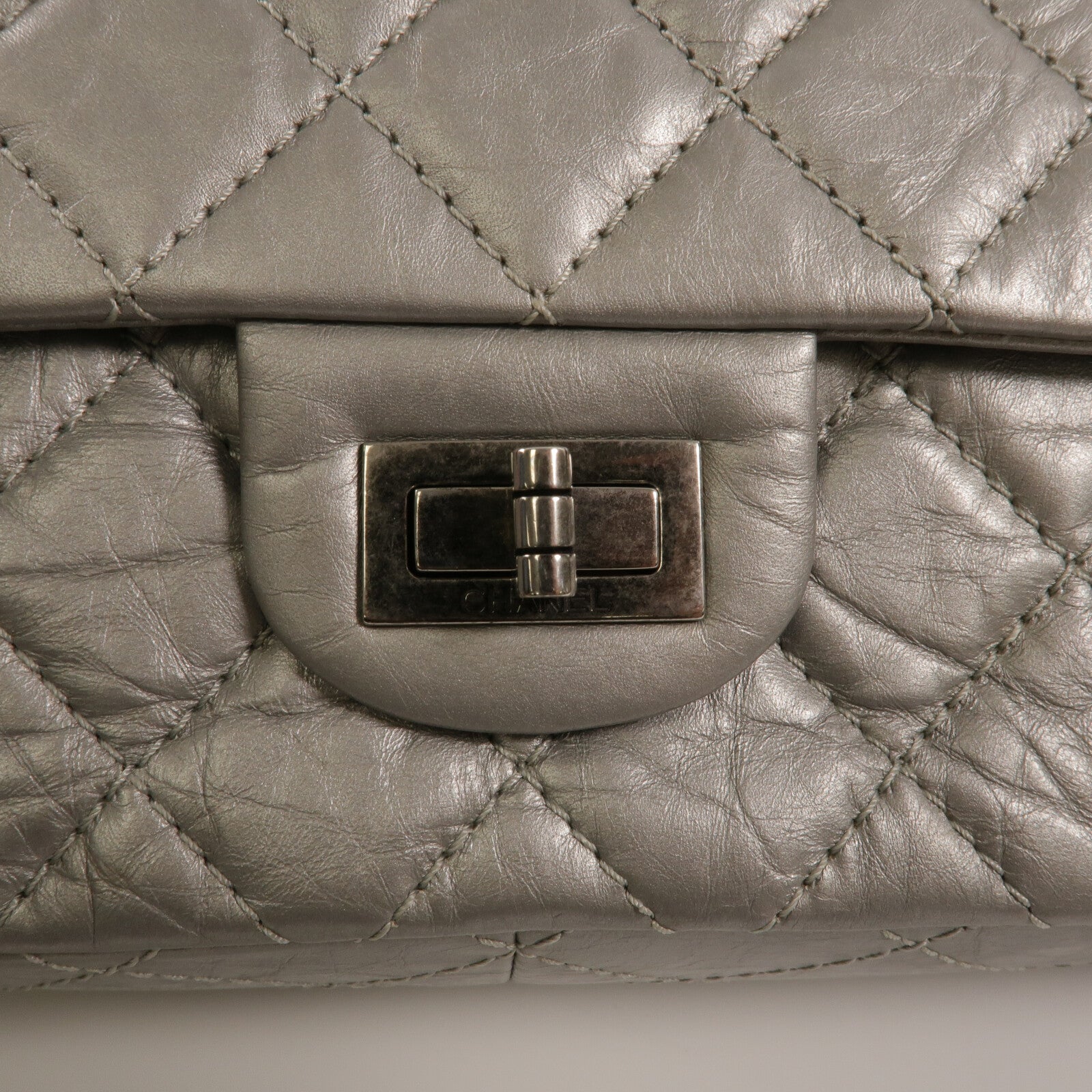 CHANEL 牛皮皮革2.55 Medium鏈帶肩背袋
