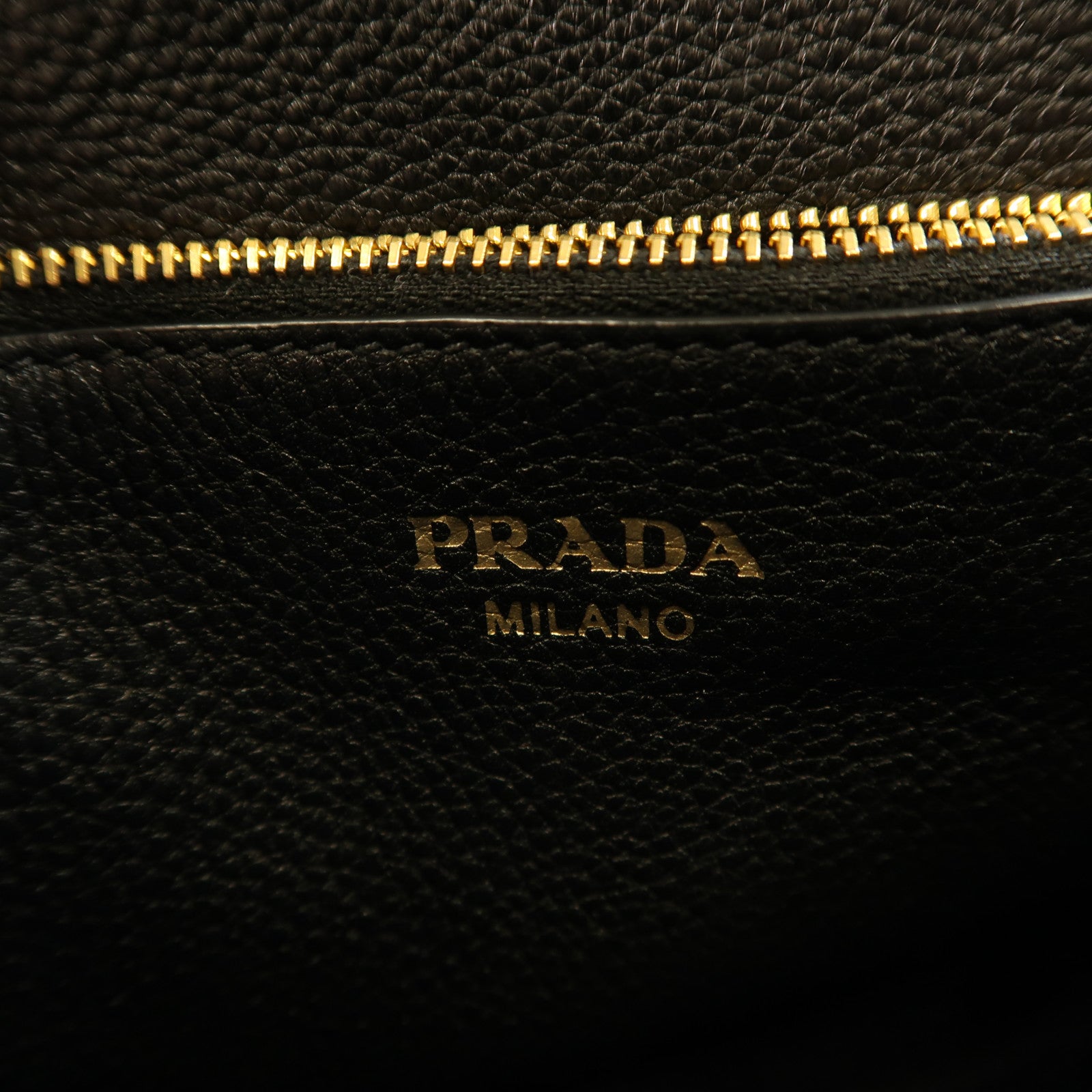 PRADA 牛皮皮革Shoulder Bag金扣肩背袋