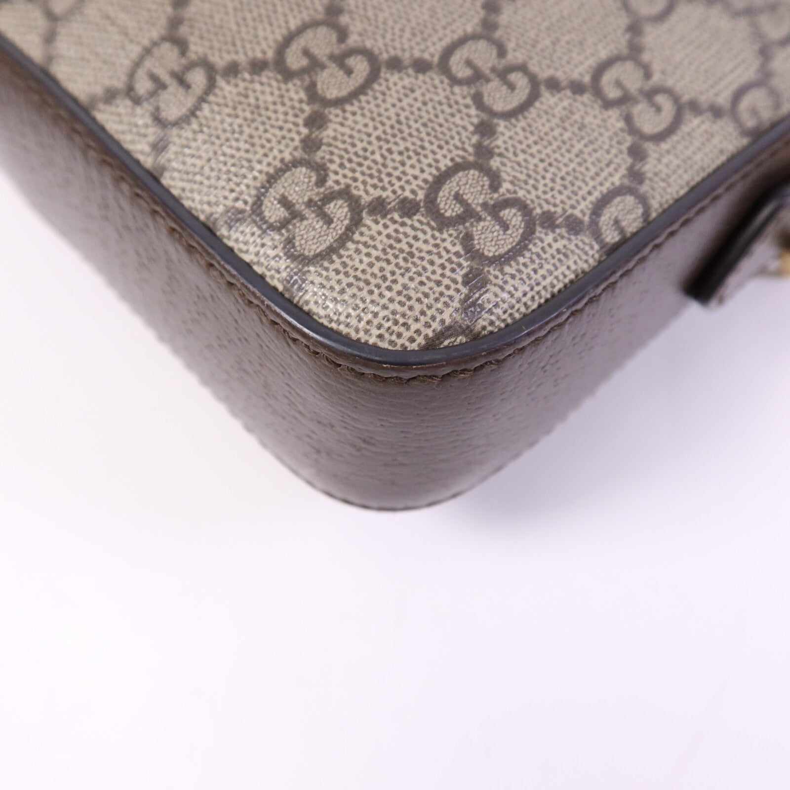 GUCCI 塗層帆布GG Supreme Wristlet Crossbody Bag金扣肩背袋