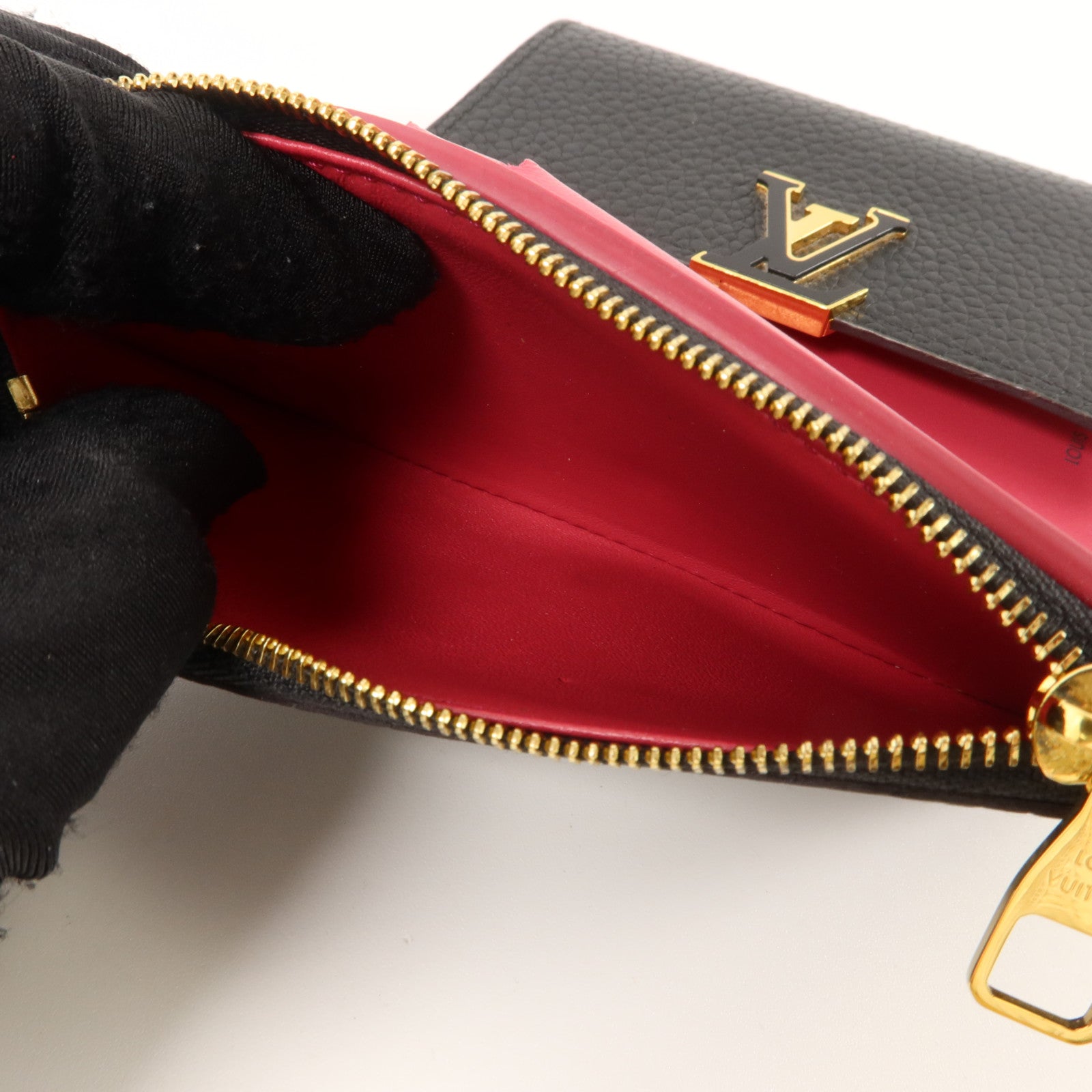 LOUIS VUITTON 牛皮皮革Capucines Compact金扣錢包