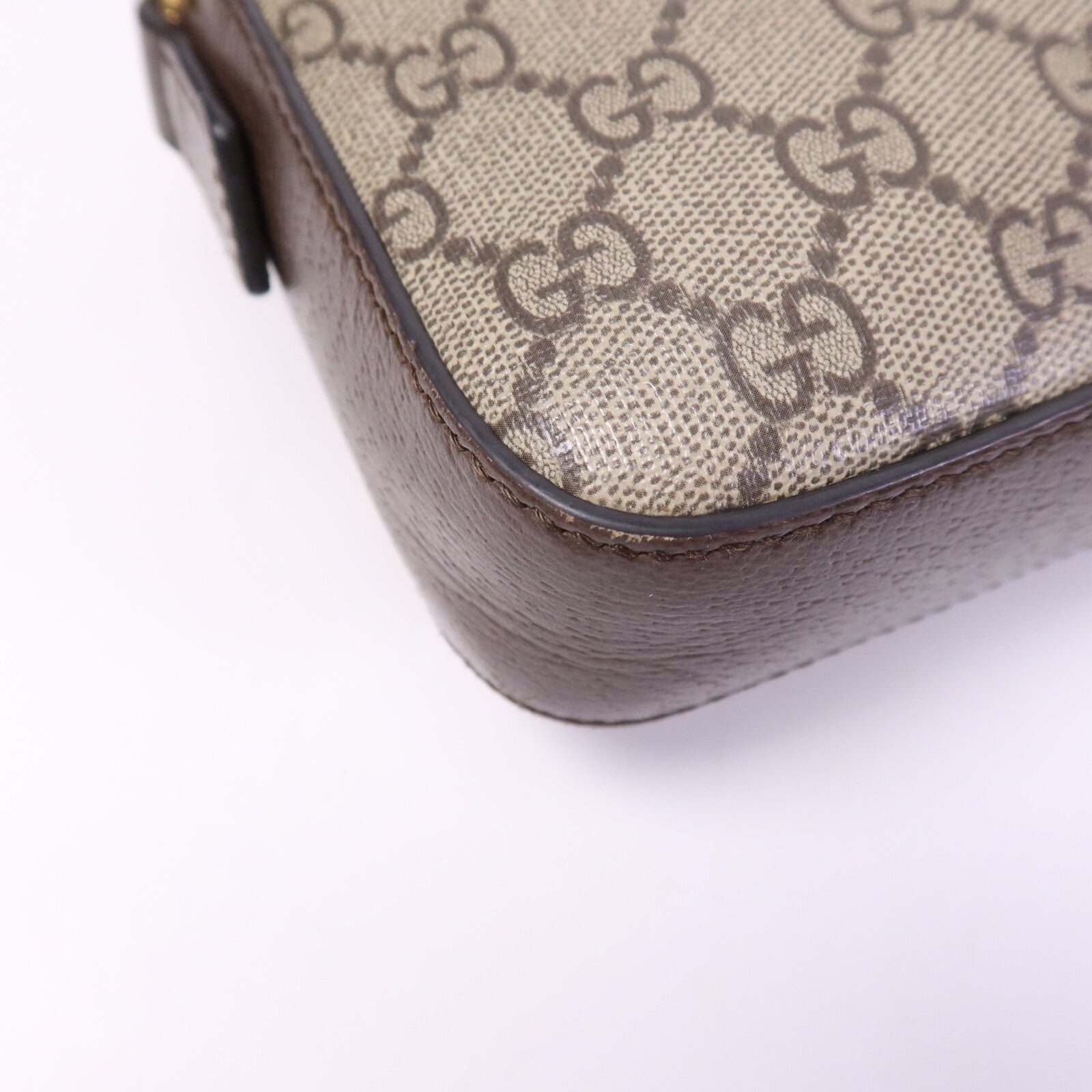 GUCCI 塗層帆布GG Supreme Wristlet Crossbody Bag金扣肩背袋