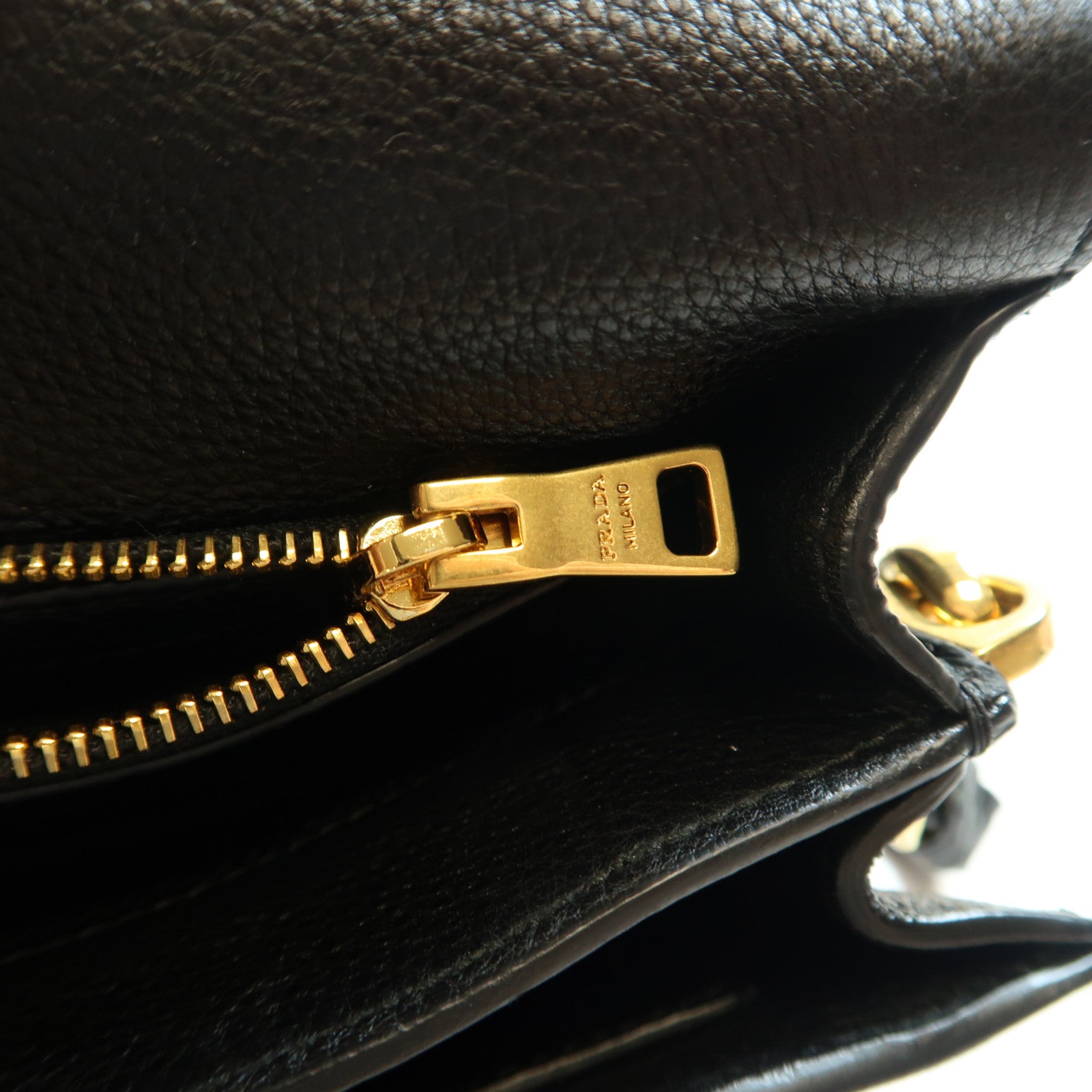 PRADA 牛皮皮革Shoulder Bag金扣肩背袋