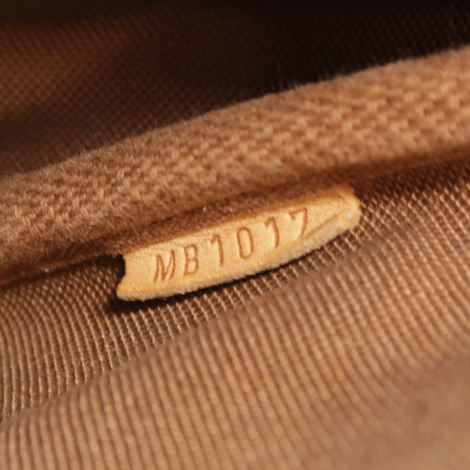 LOUIS VUITTON Monogram Saumur 30金扣肩背袋棕色