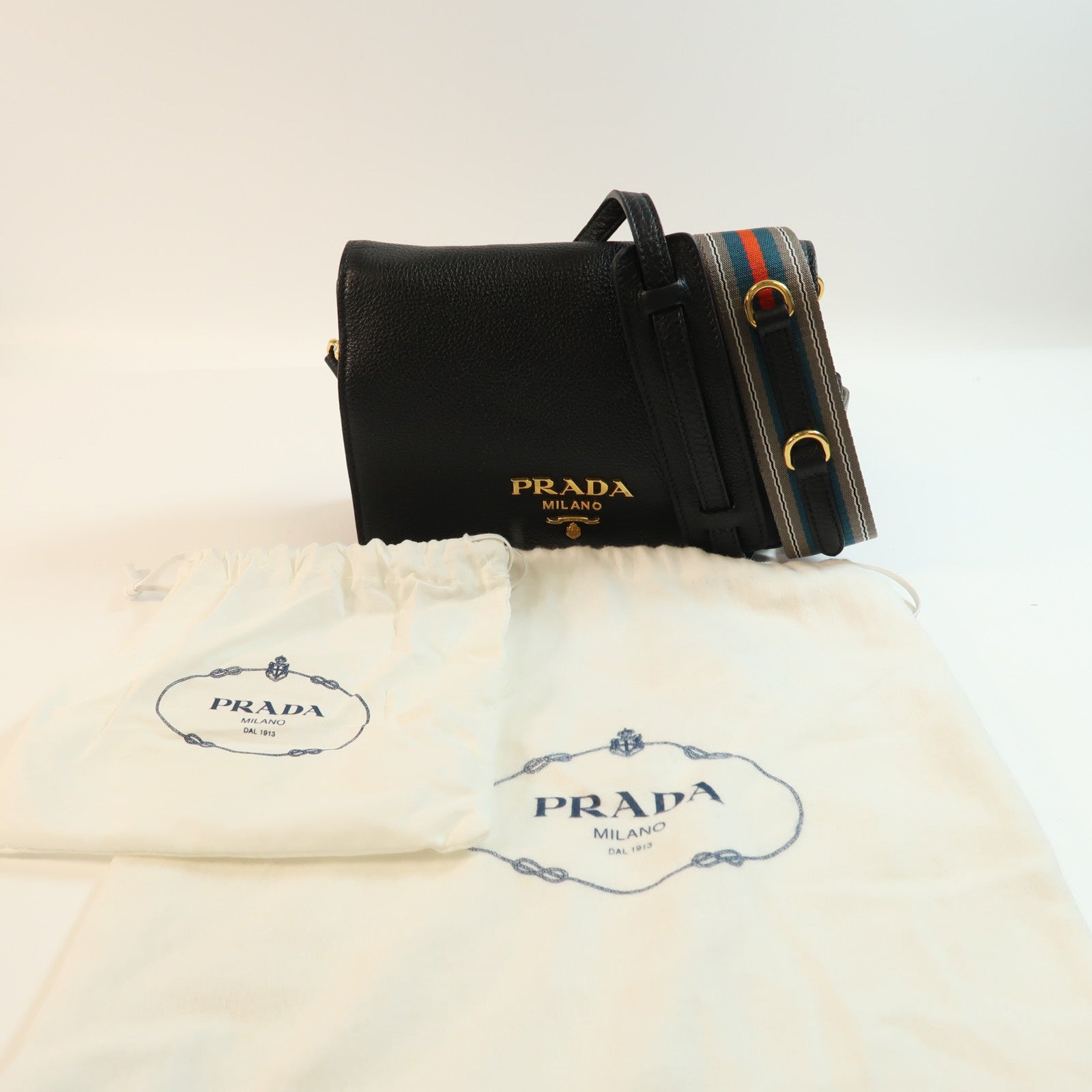 PRADA 牛皮皮革Shoulder Bag金扣肩背袋