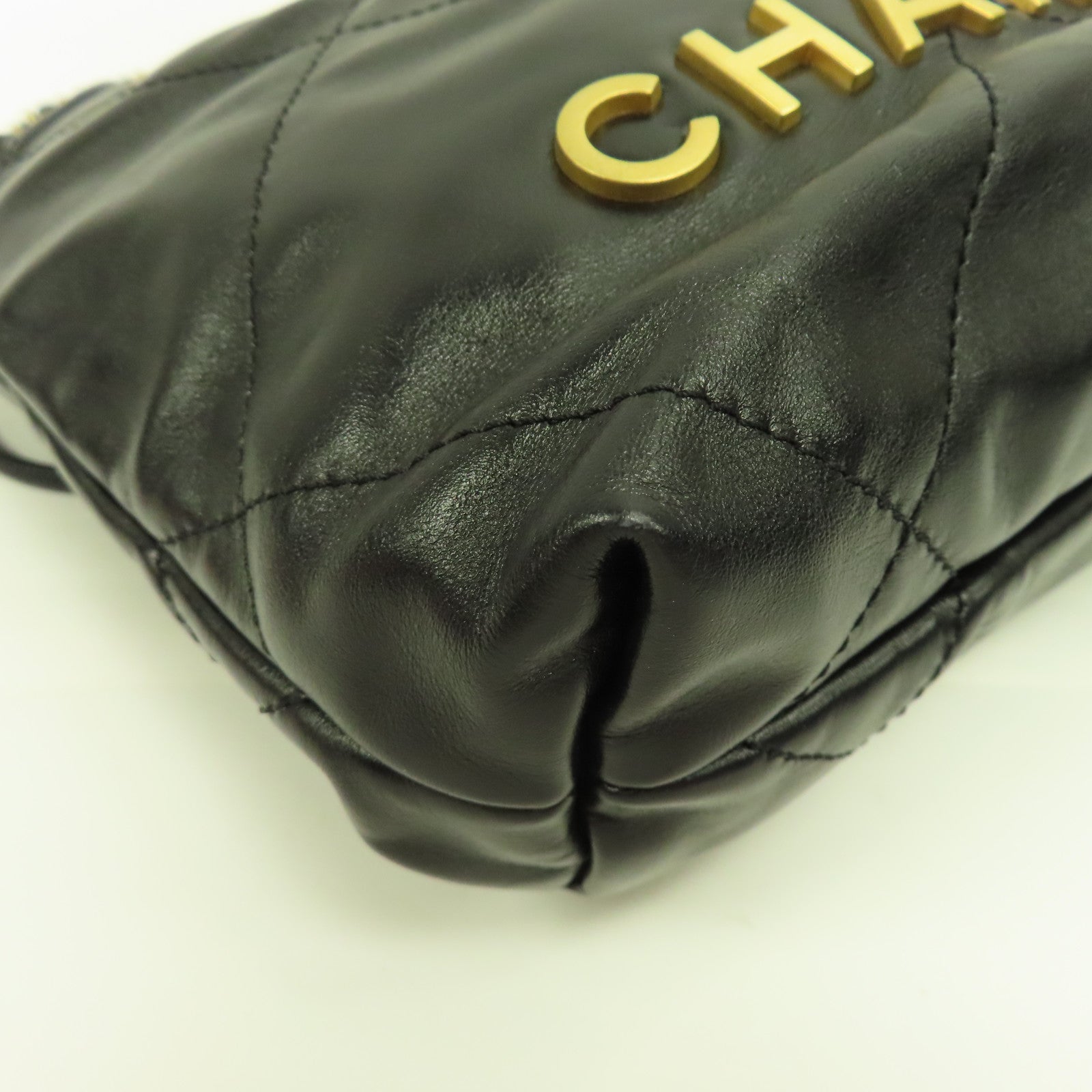 CHANEL 菱格牛皮皮革Chanel 22 Mini金扣肩背袋黑色