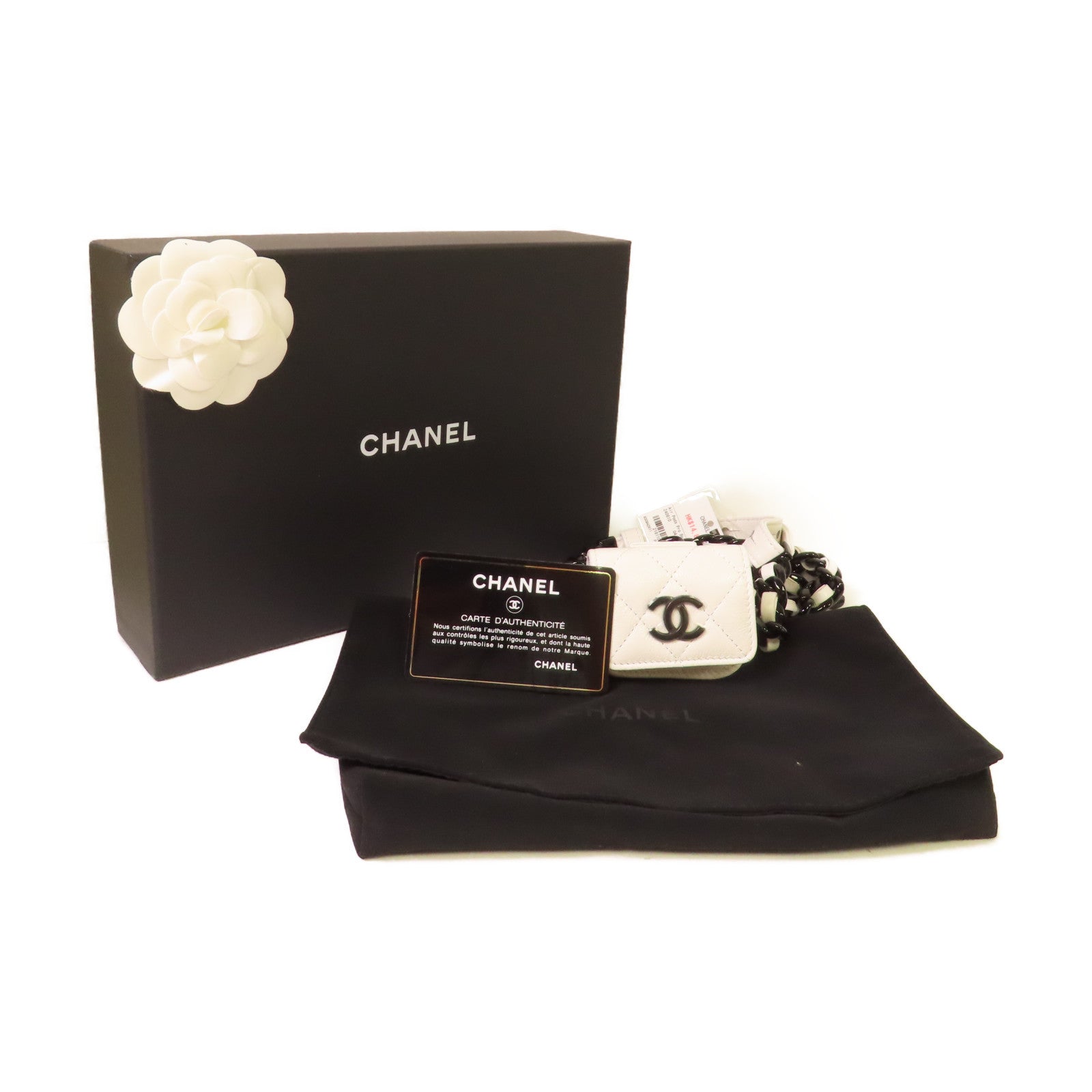 CHANEL 菱格Caviar皮革Airpods Pro Holder Belt銀扣耳機收納腰包白色