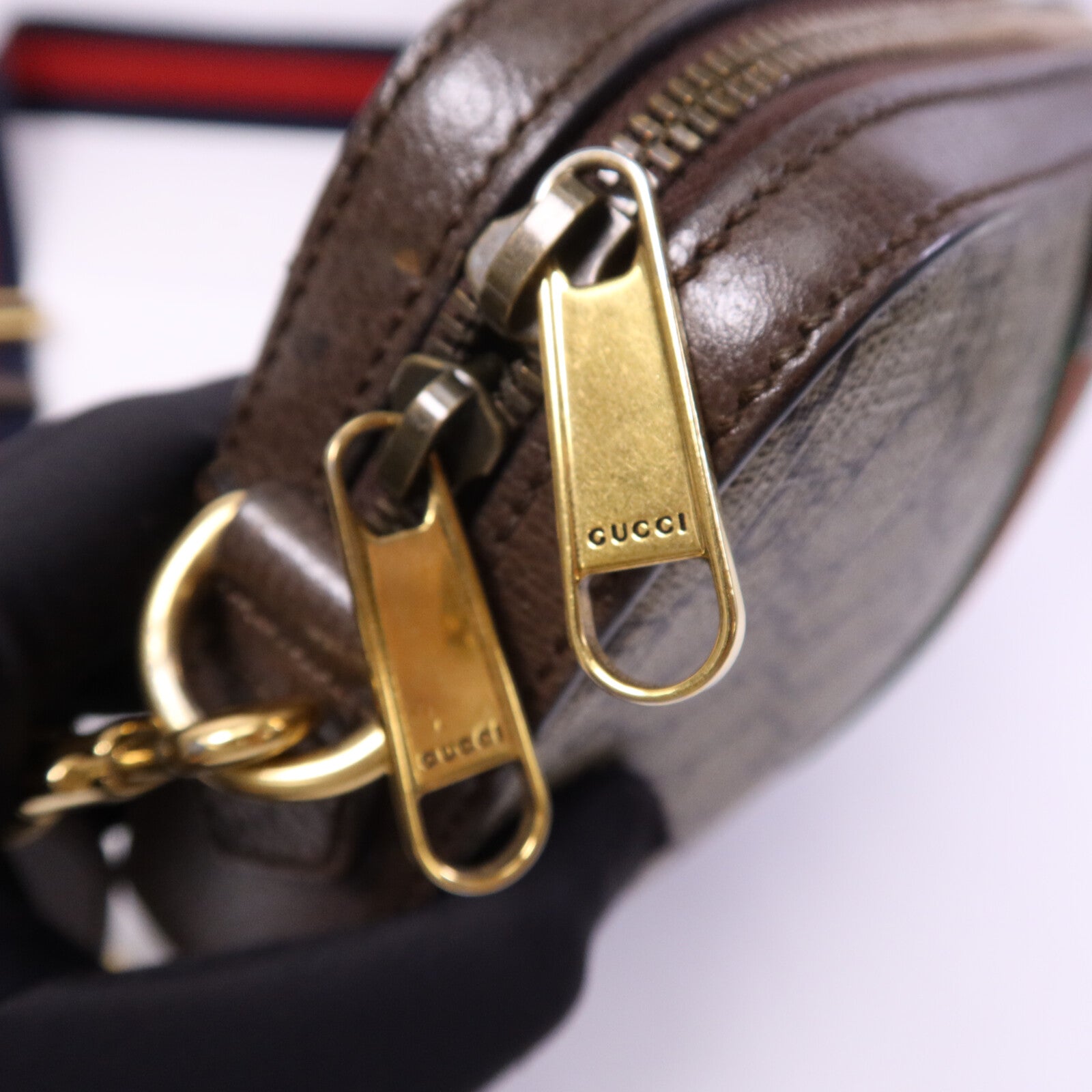 GUCCI 塗層帆布GG Supreme Wristlet Crossbody Bag金扣肩背袋
