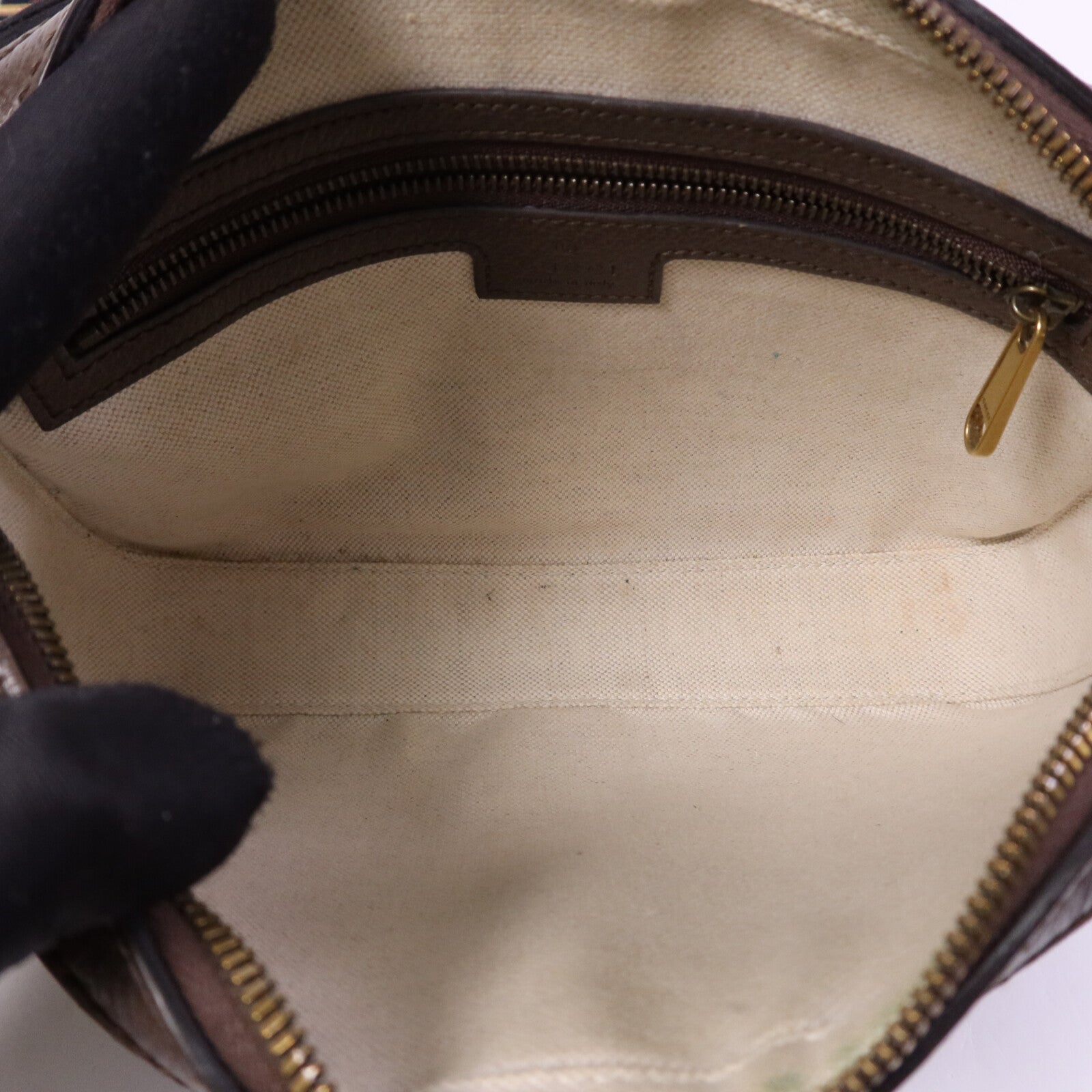 GUCCI 塗層帆布GG Supreme Wristlet Crossbody Bag金扣肩背袋