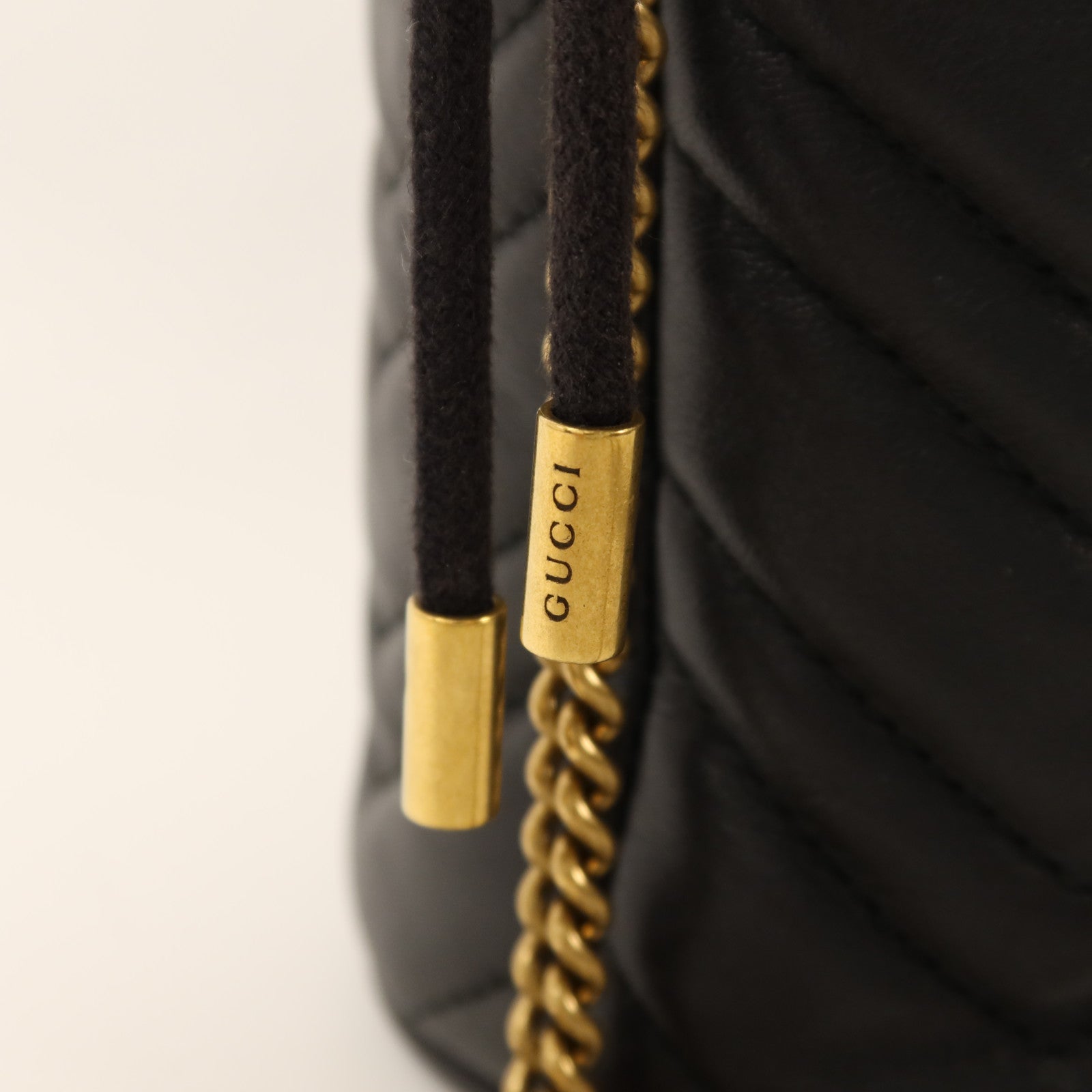 GUCCI 【激減優惠】牛皮皮革GG Marmont Bucket金扣鏈帶肩背袋