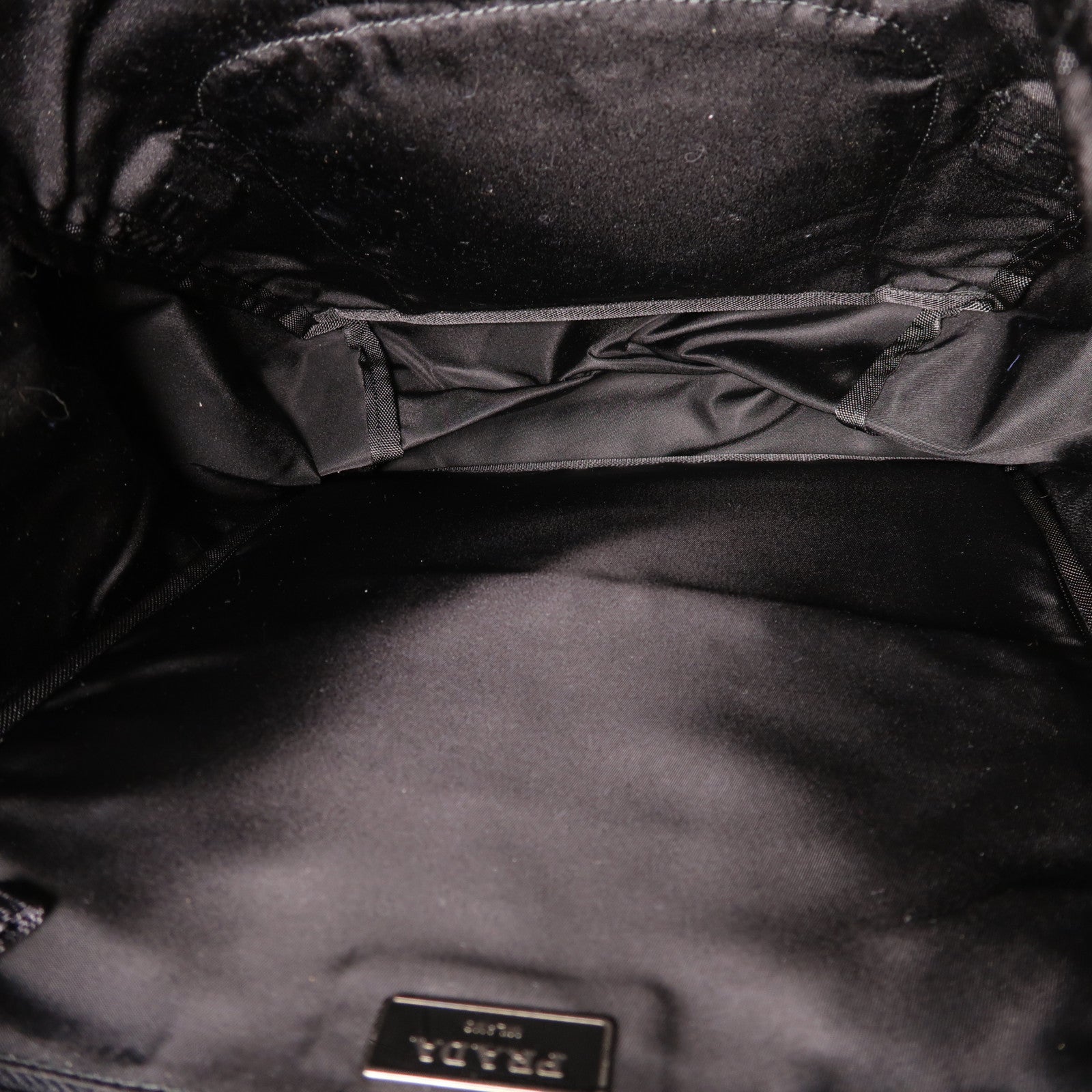 PRADA 尼龍Backpack銀扣背包黑色